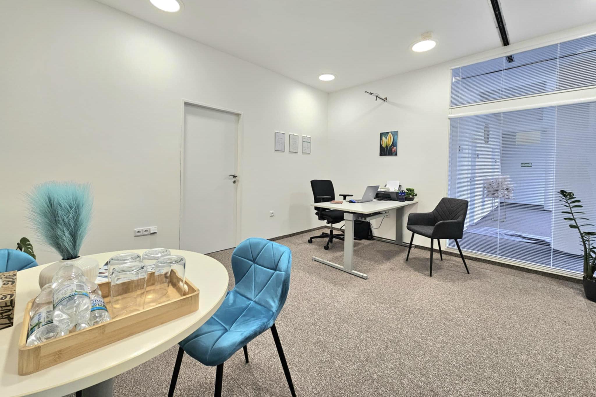 Realitní makléř Maxmilian Dlabola