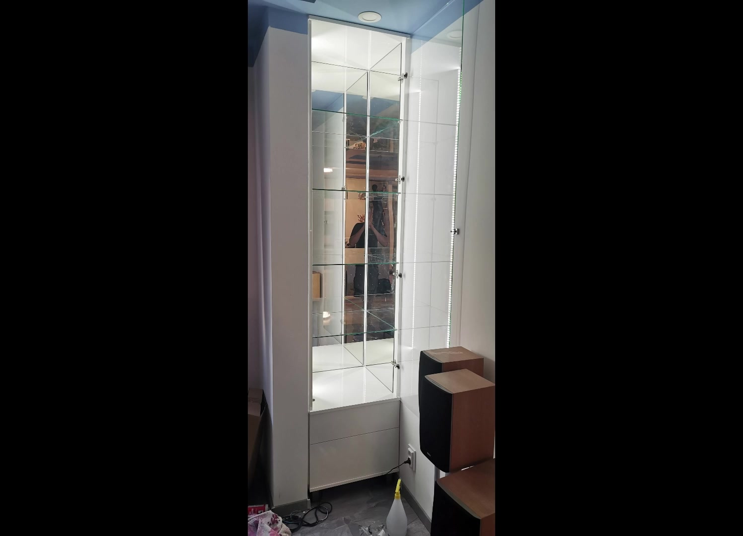 TRIO nábytek foto 2 (náhled videa)