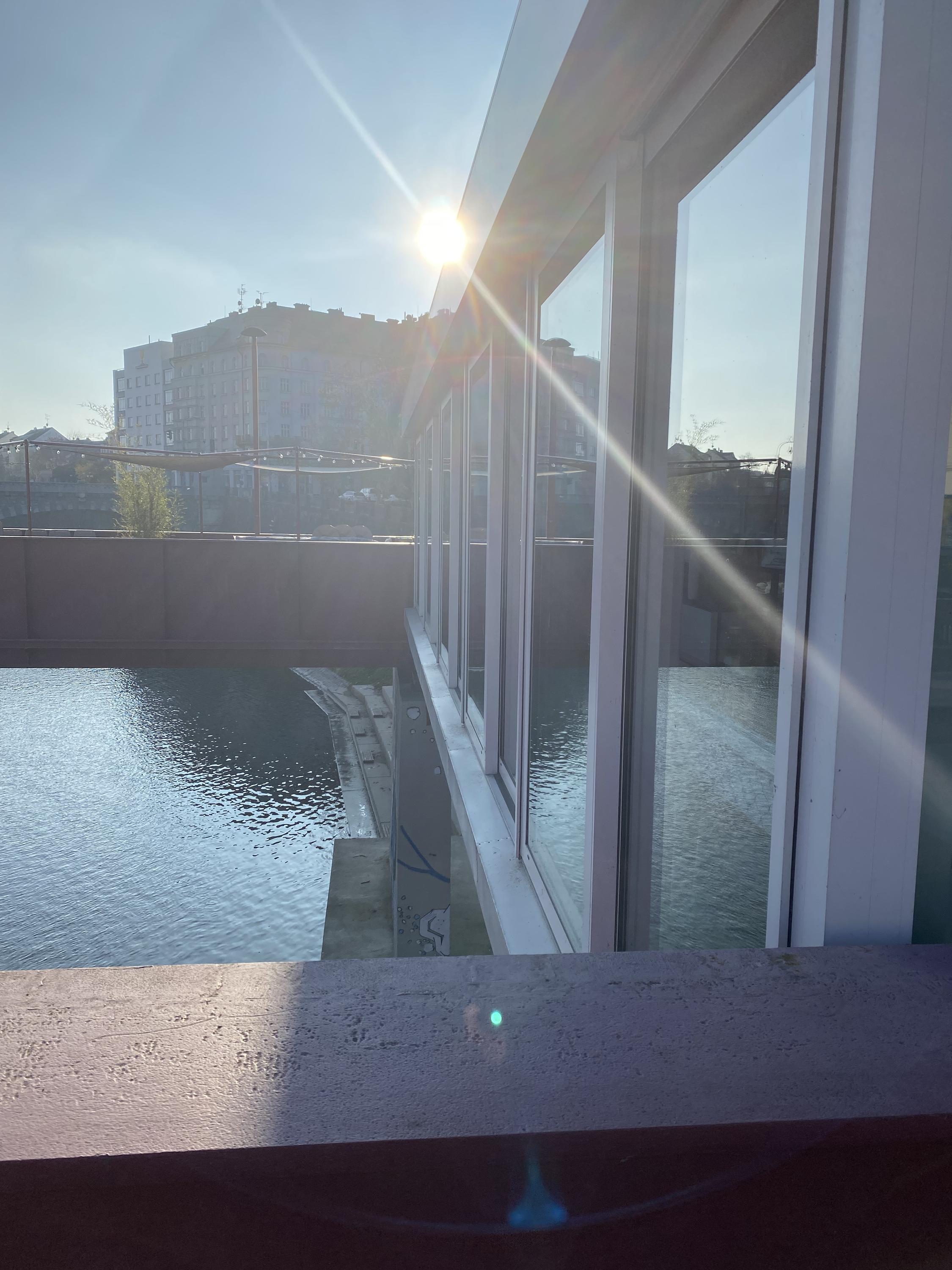 Šálek a špunt na Náplavce foto 3