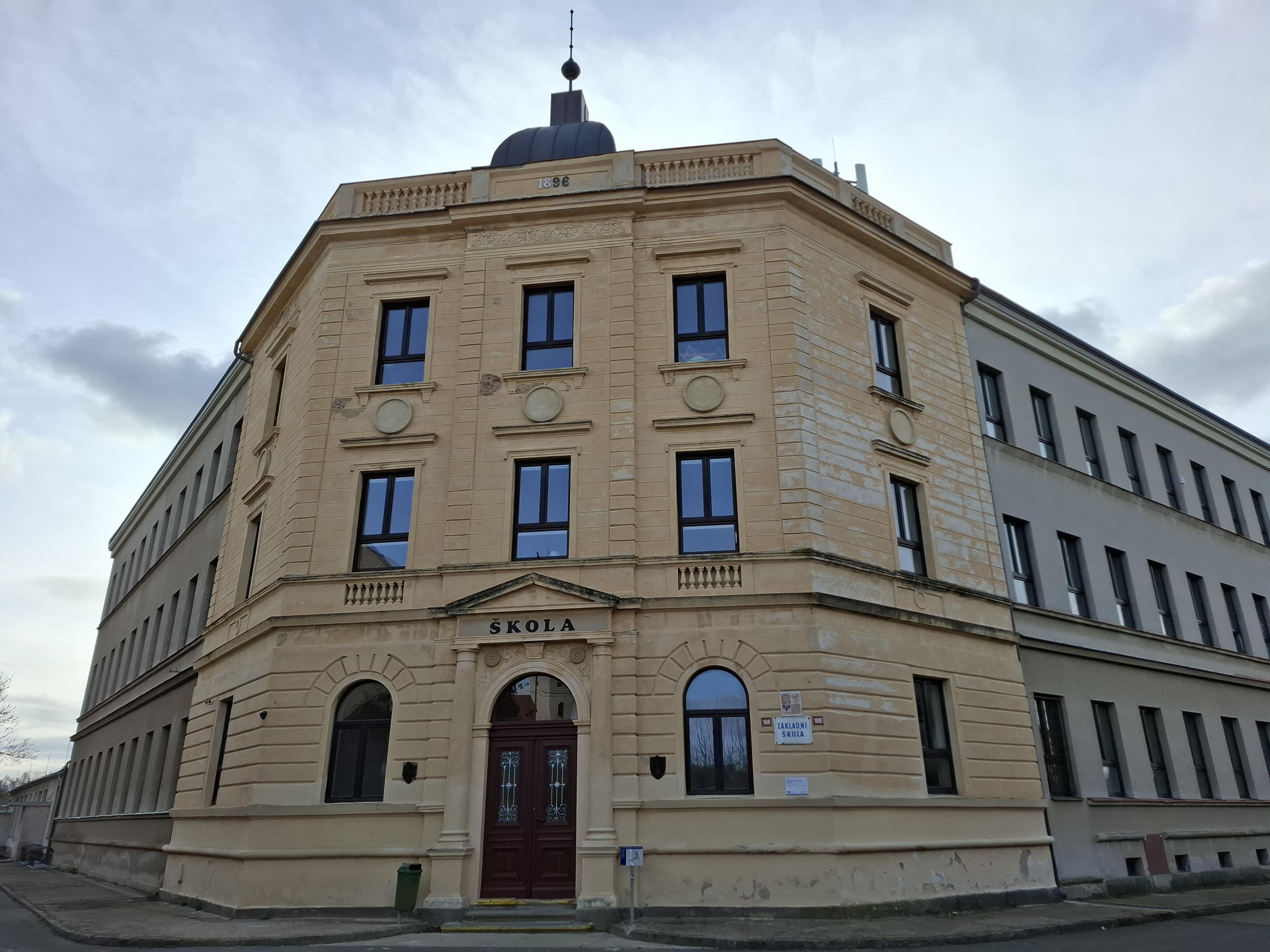 Základní škola a mateřská škola Lázně Bohdaneč