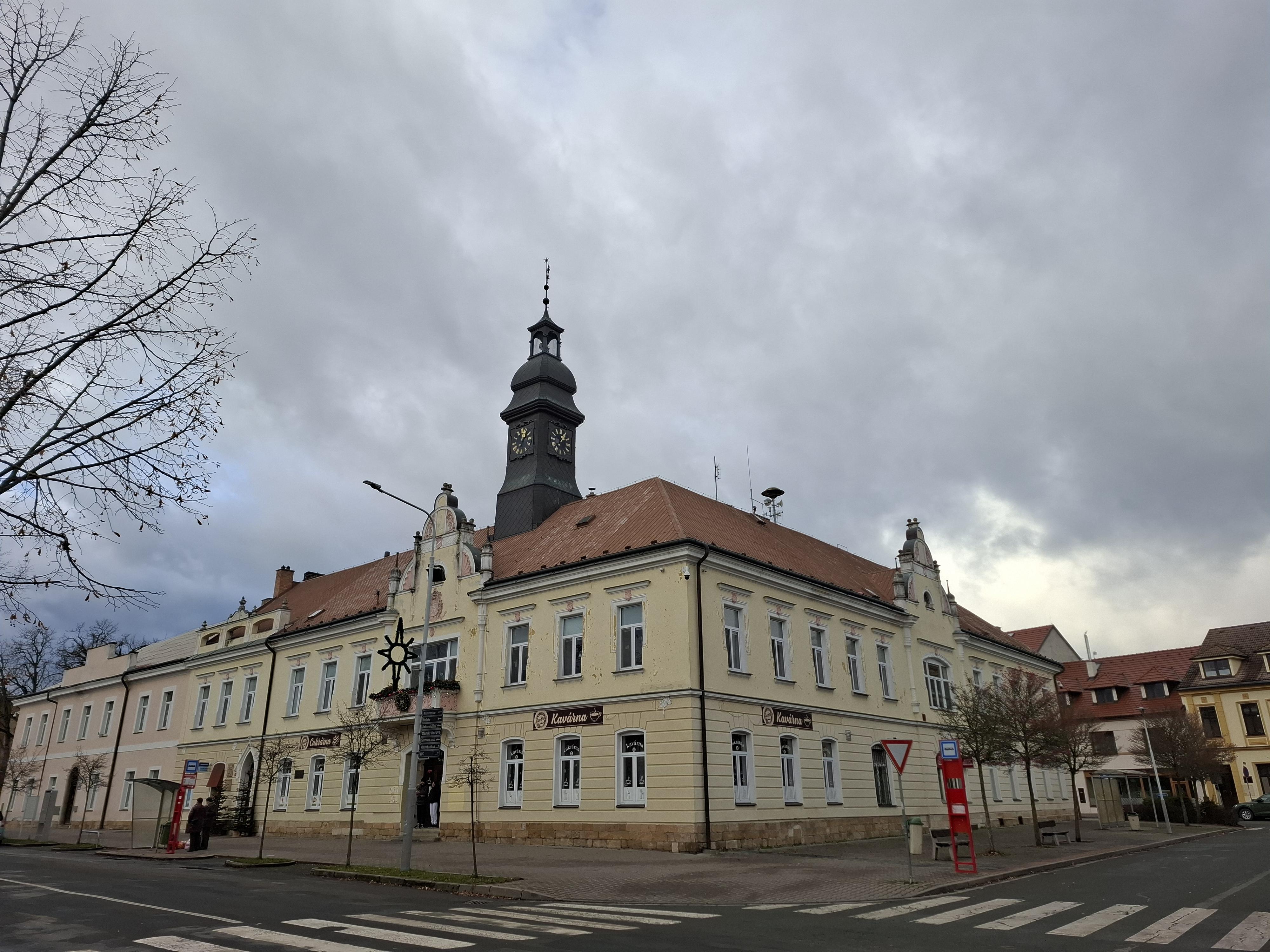 Městec Králové - městský úřad foto 6