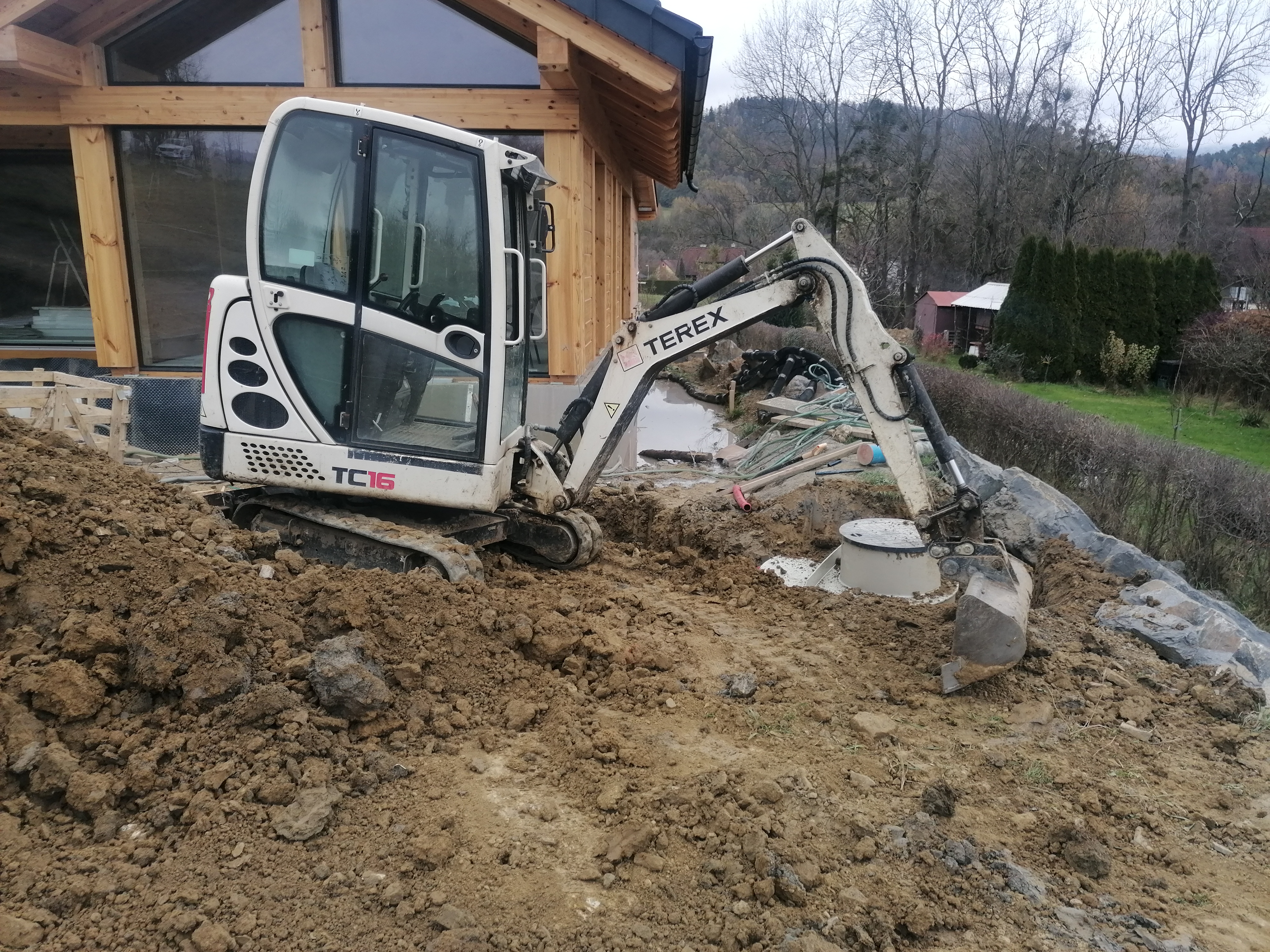 Výkopové a zemní práce minibagrem Terex