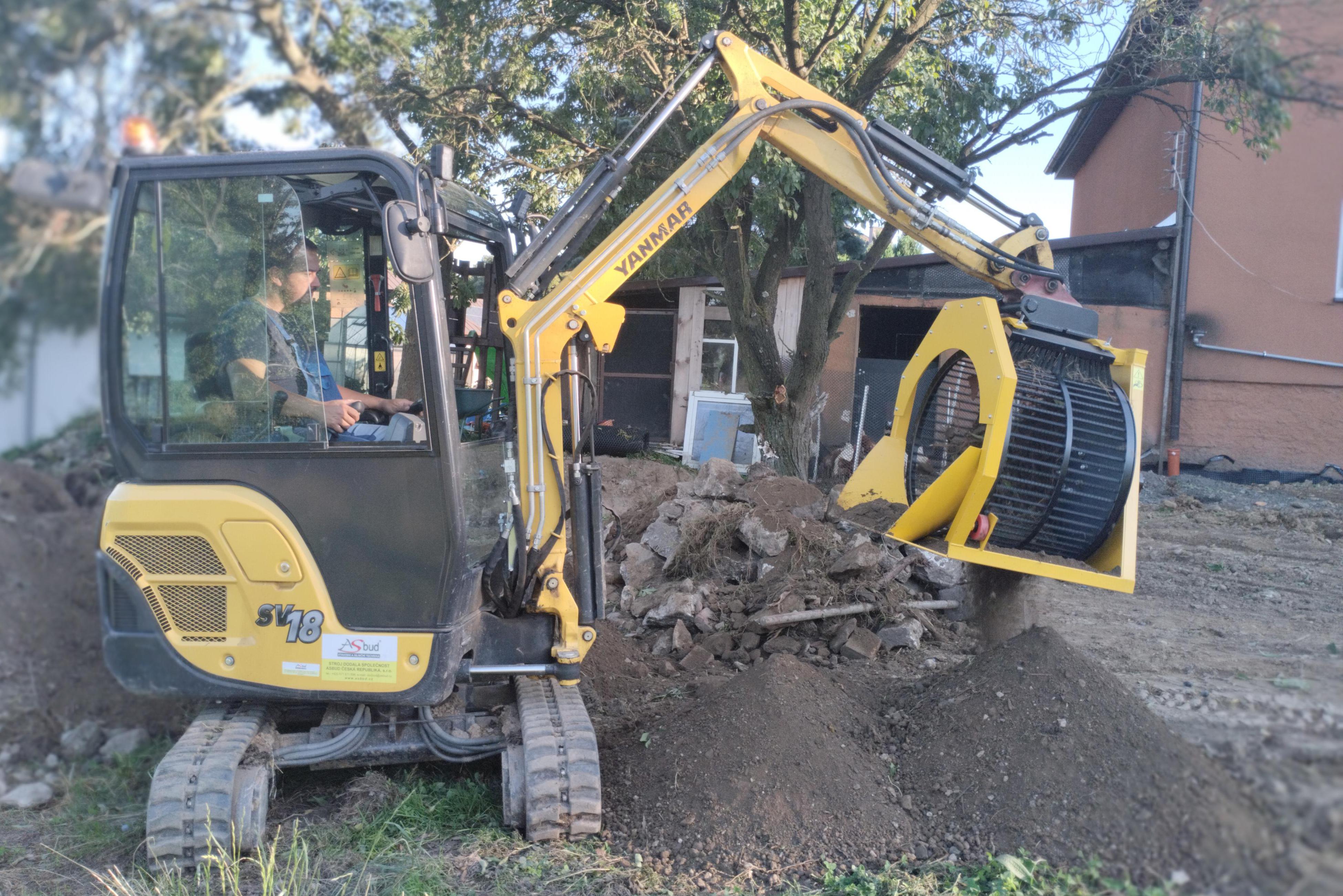 Třídicí lžíce a minibagr Jiří Šindelář