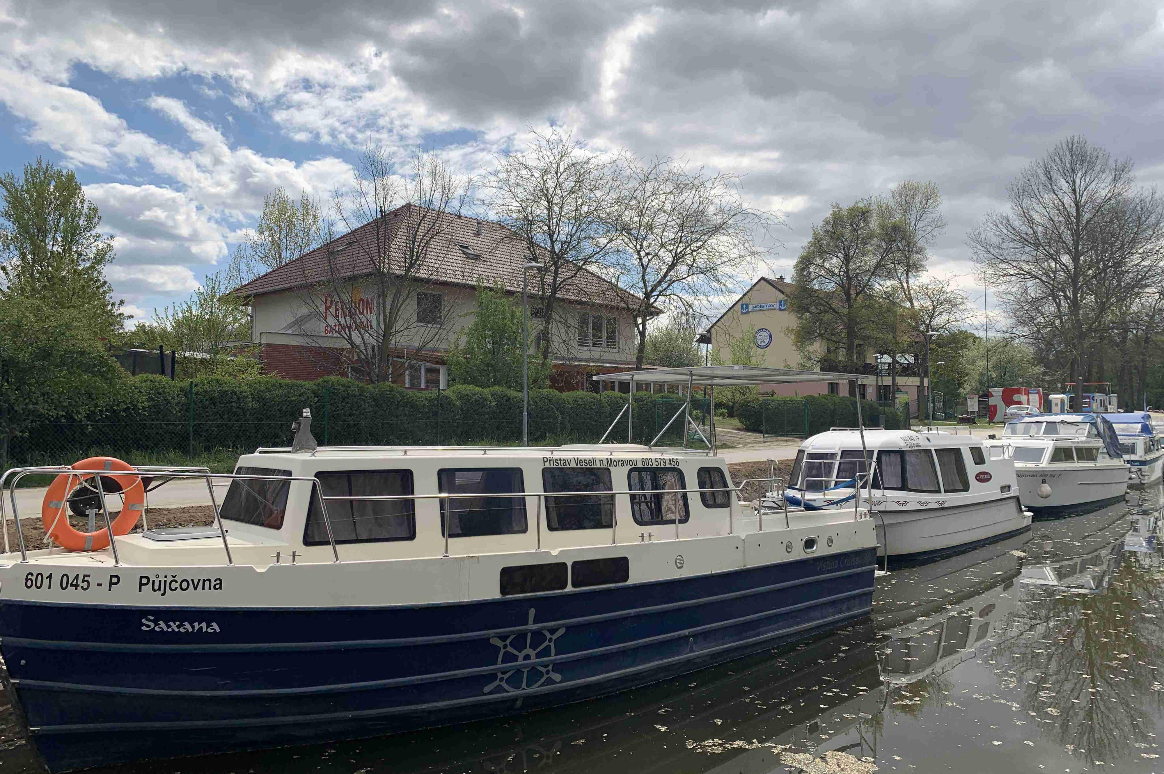 Baťův kanál přístav - půjčovna hausbótů