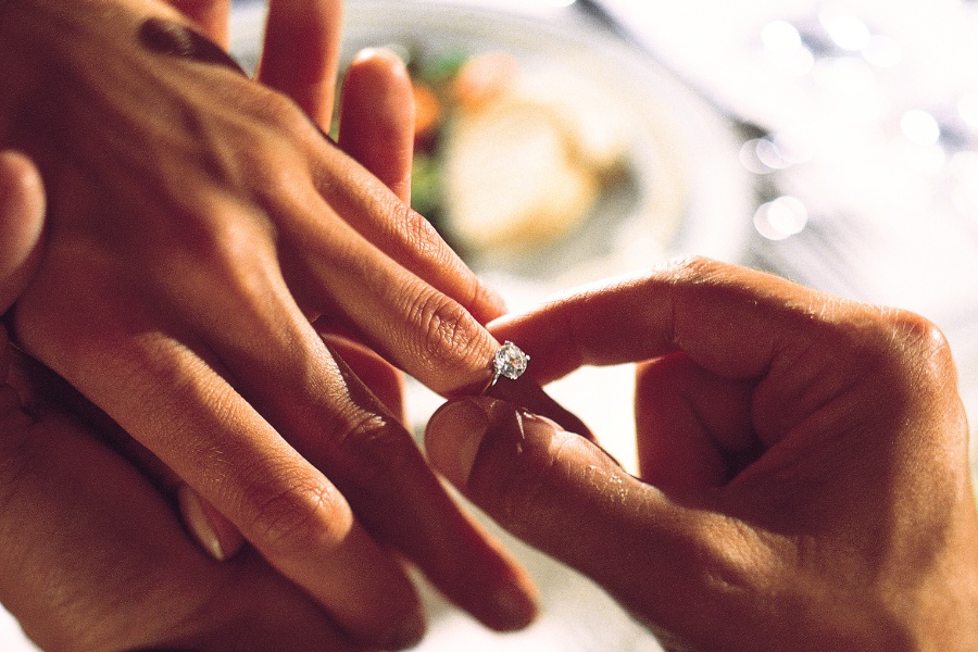 Bohatá nabídka zásnubních prstenů