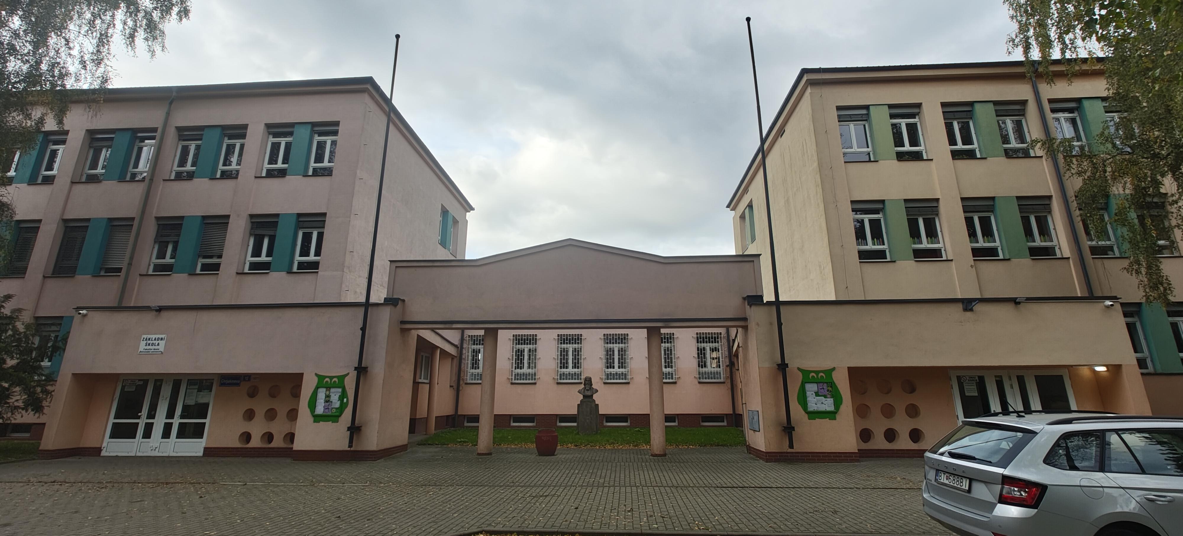 ZŠ Ostrava-Zábřeh, Chrjukinova 12 foto 2