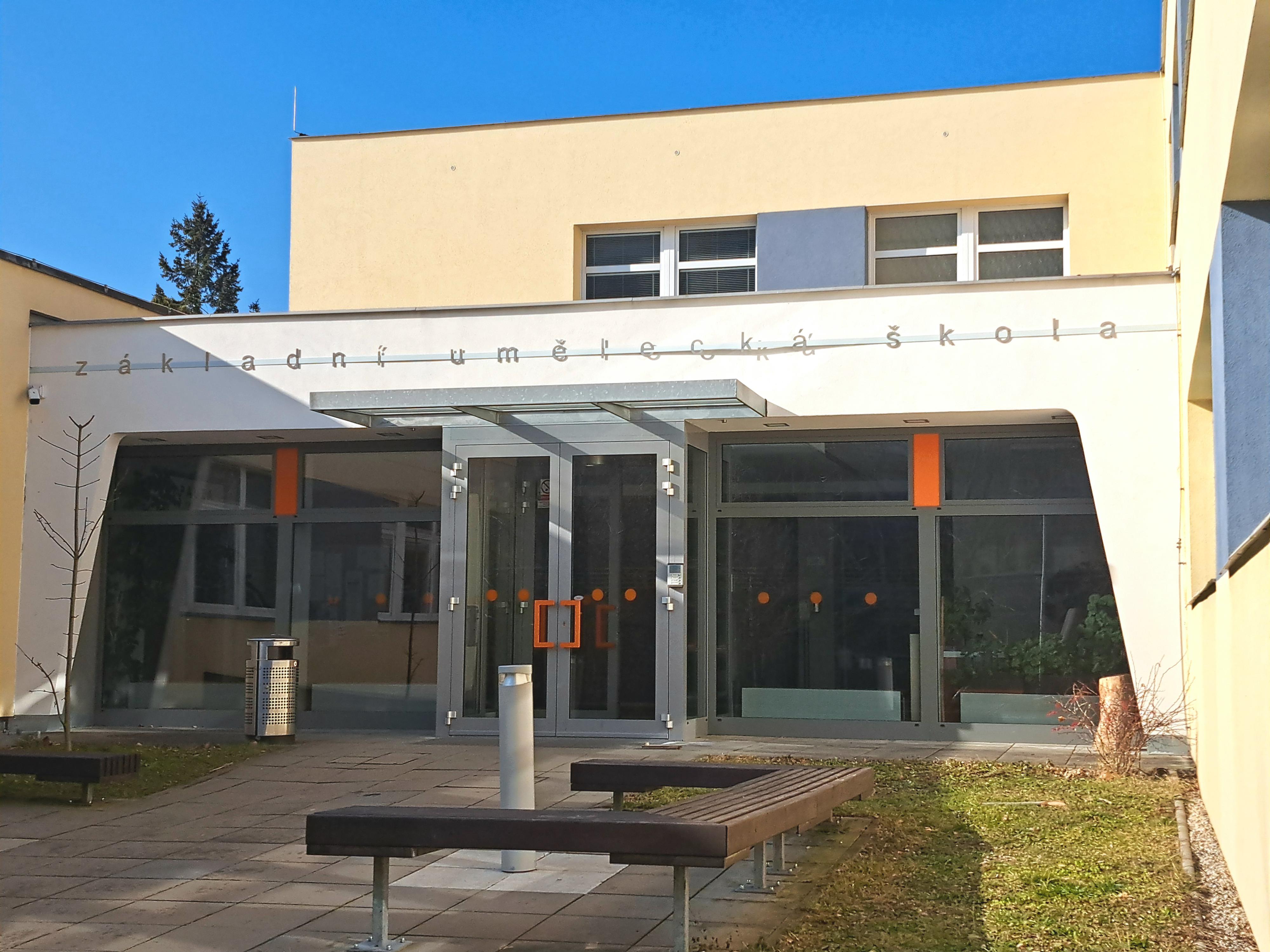 ZUŠ Jižní Město, Praha 4, Křtinská foto 3