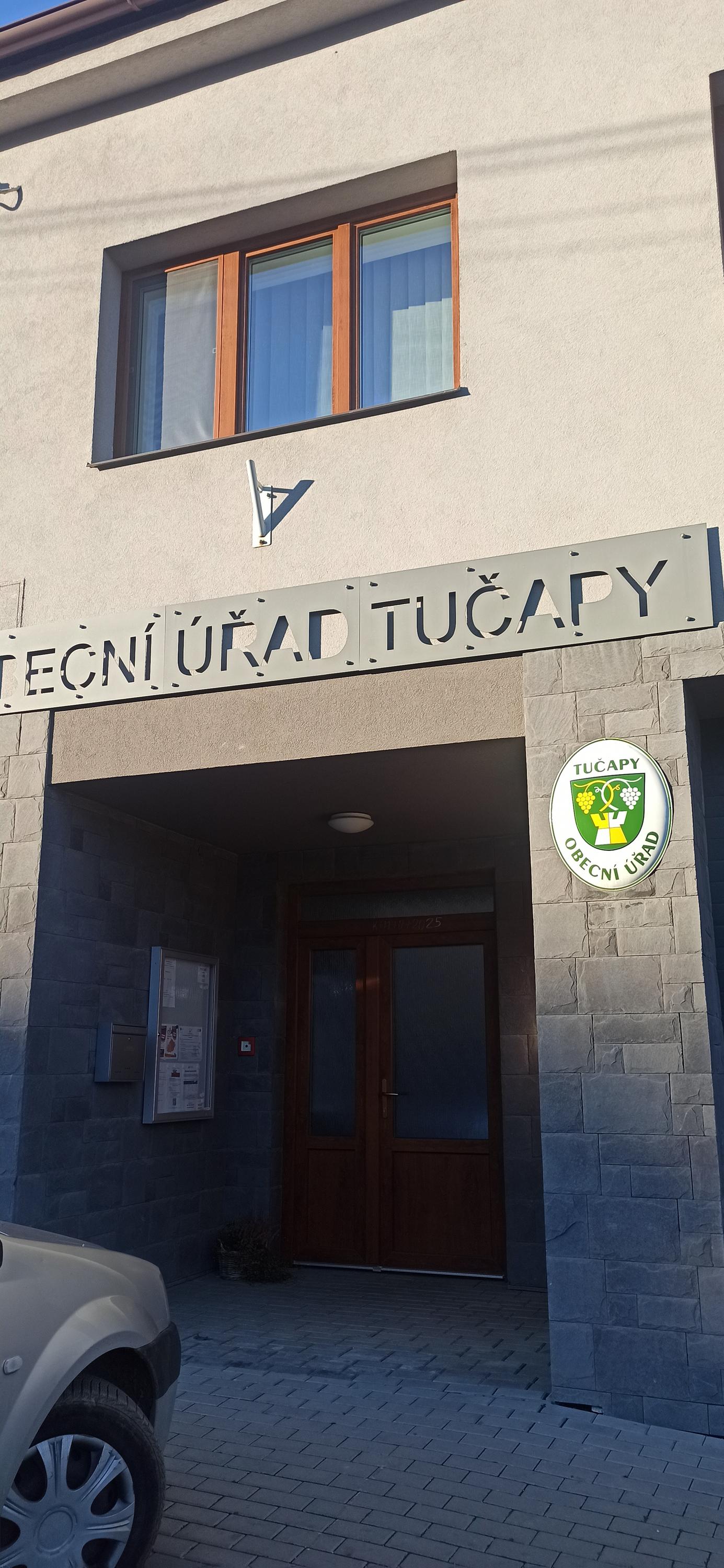 Tučapy - obecní úřad foto 3