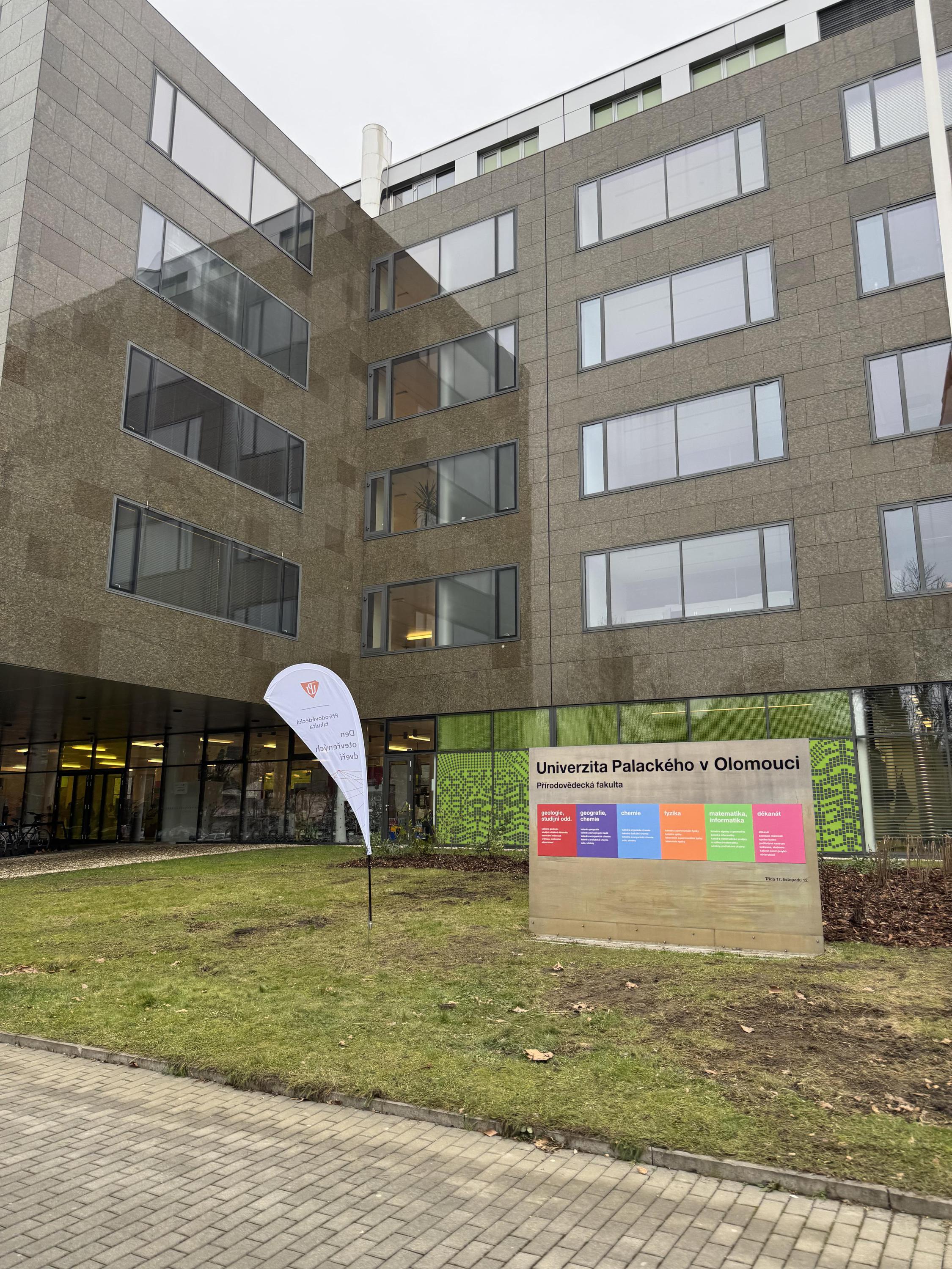Univerzita Palackého v Olomouci - Katedra rozvojových a environmentálních studií Přírodovědecké fakulty foto 5