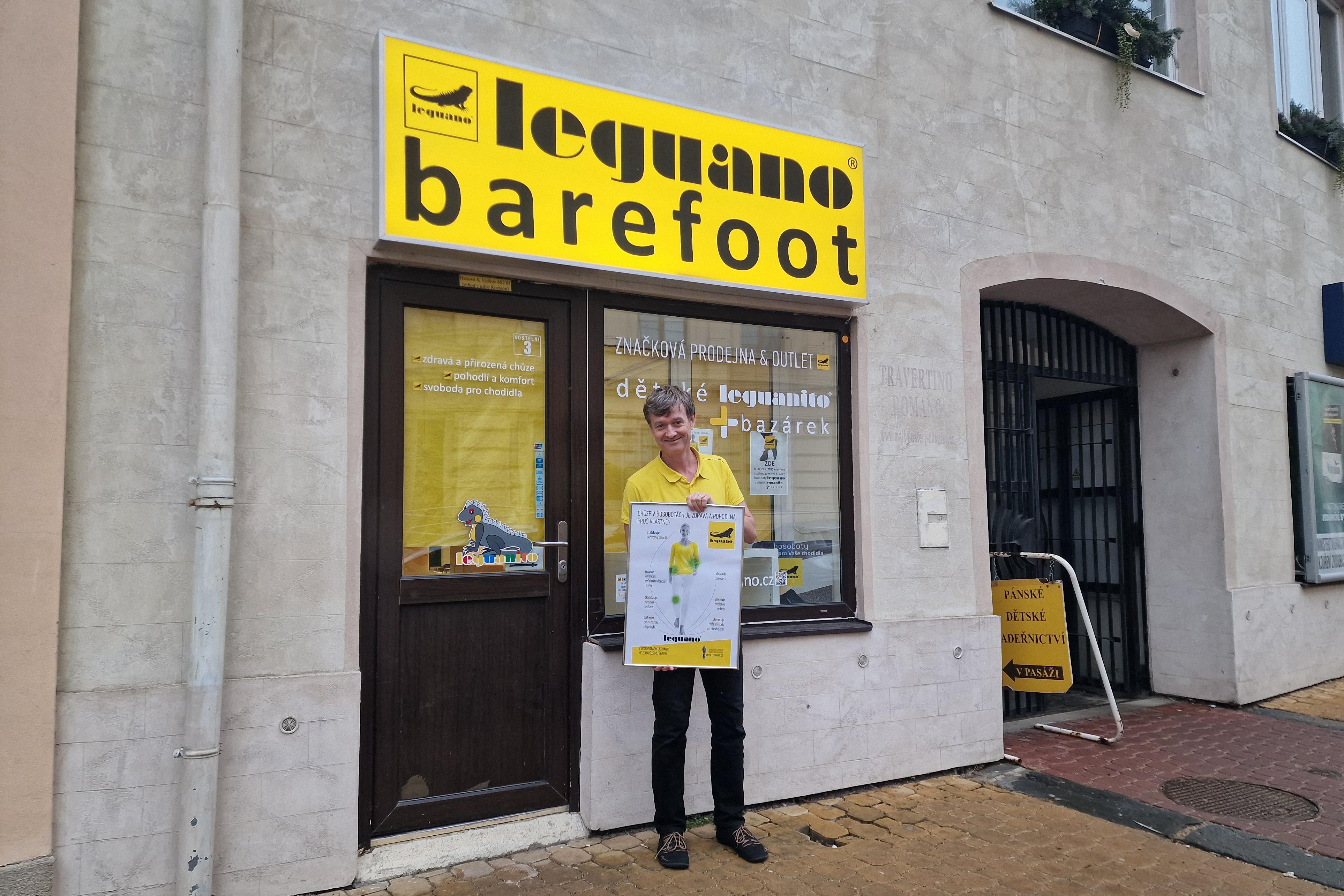 Barefoot leguano