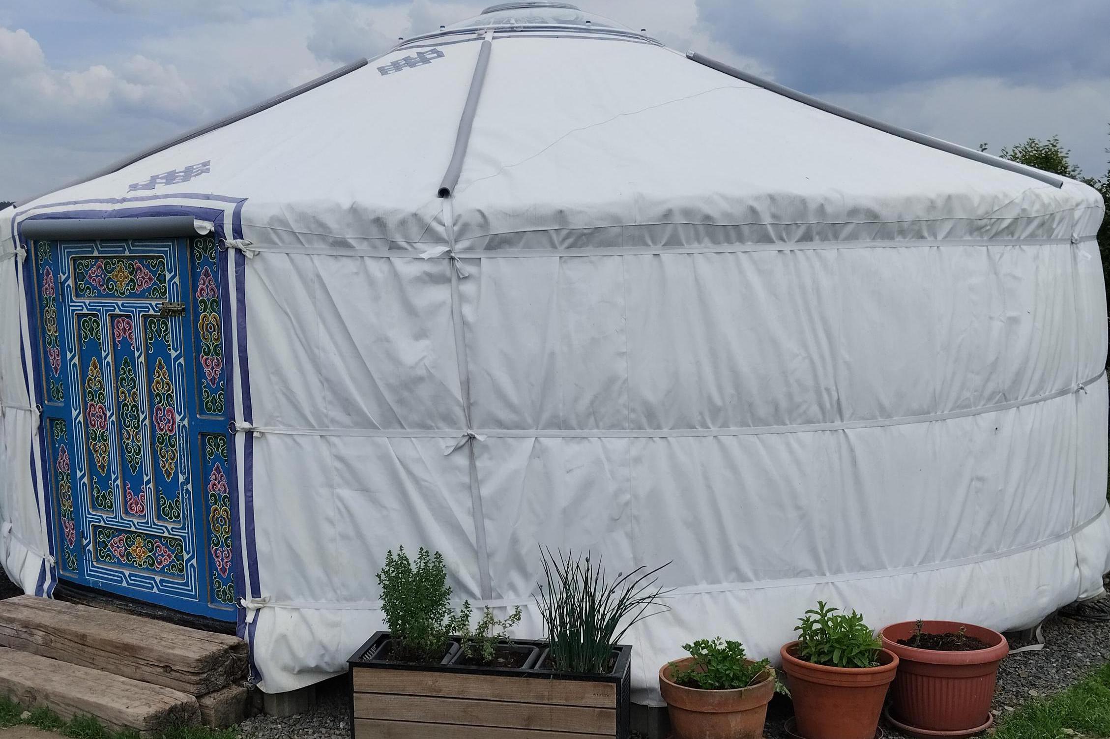 Jurta na zvířecí farmě