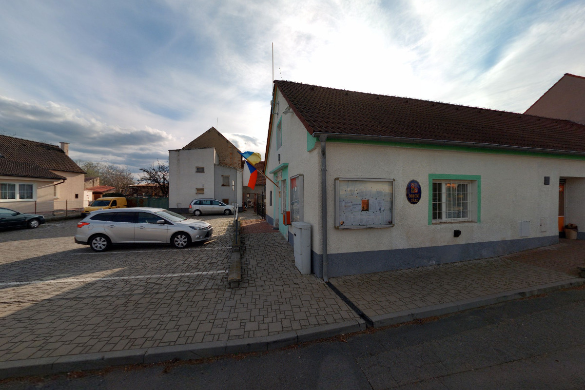 Blšany u Loun - obecní úřad foto 2