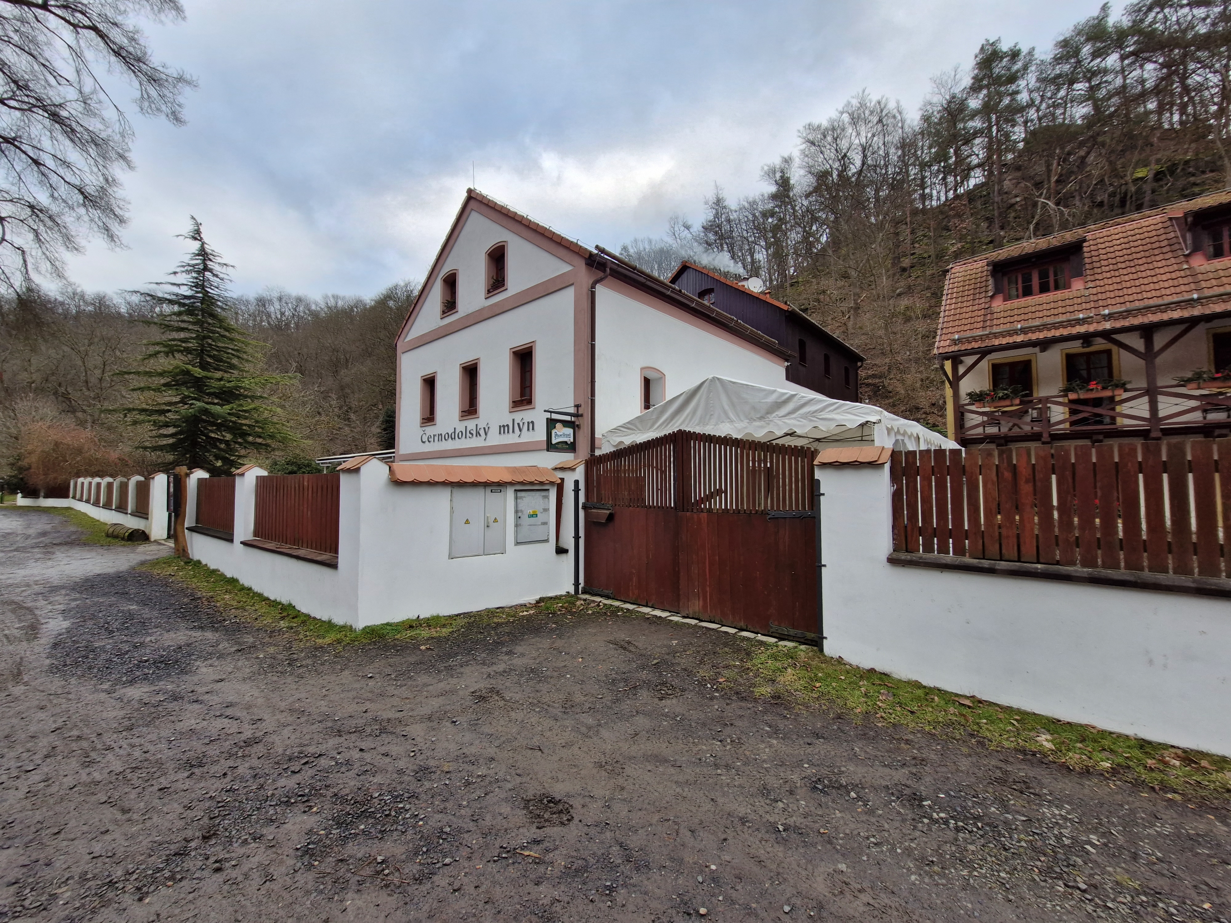 Restaurace Černodolský mlýn foto 2