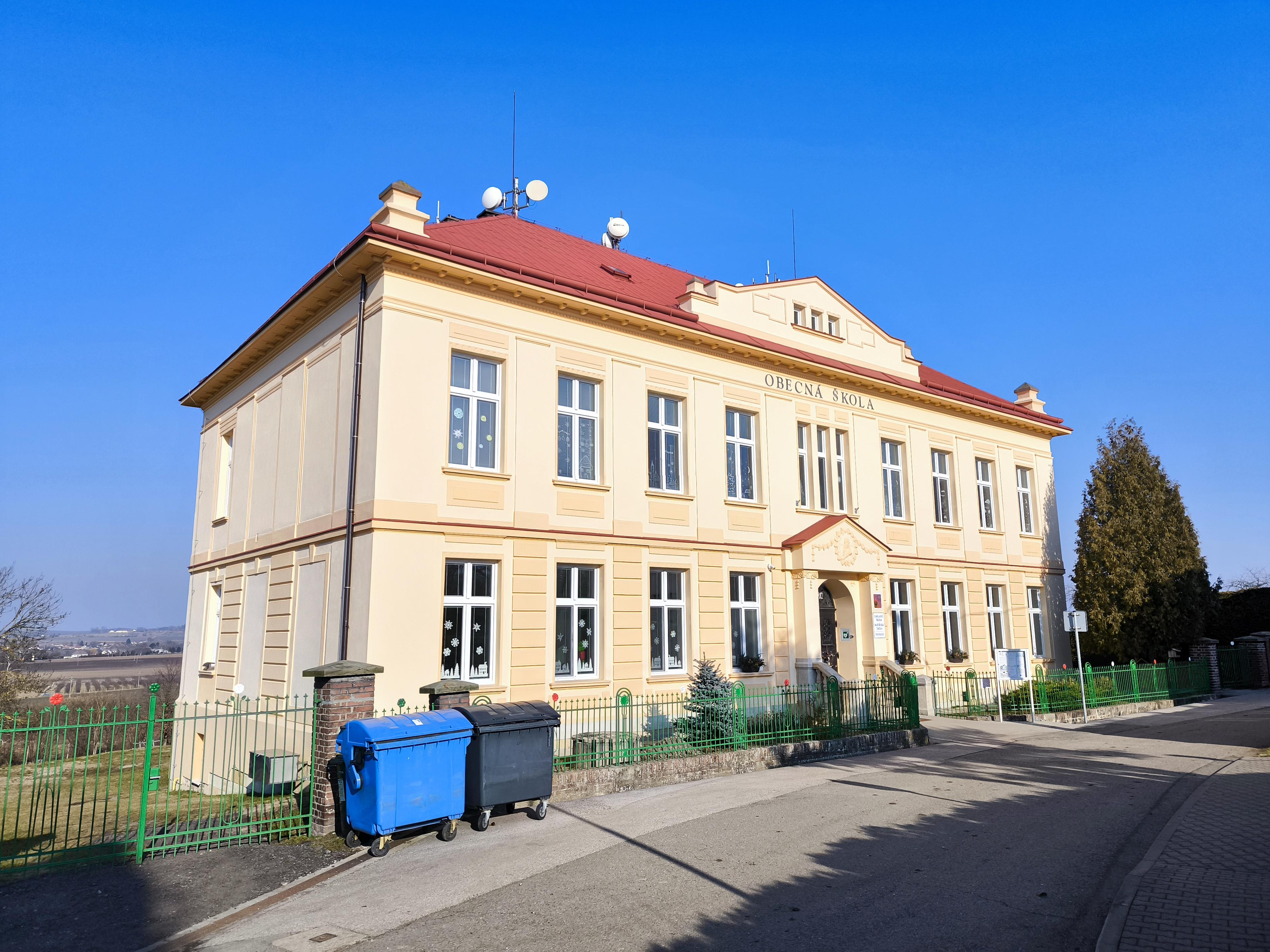 ZŠ a MŠ, Probluz, okres Hradec Králové foto 2