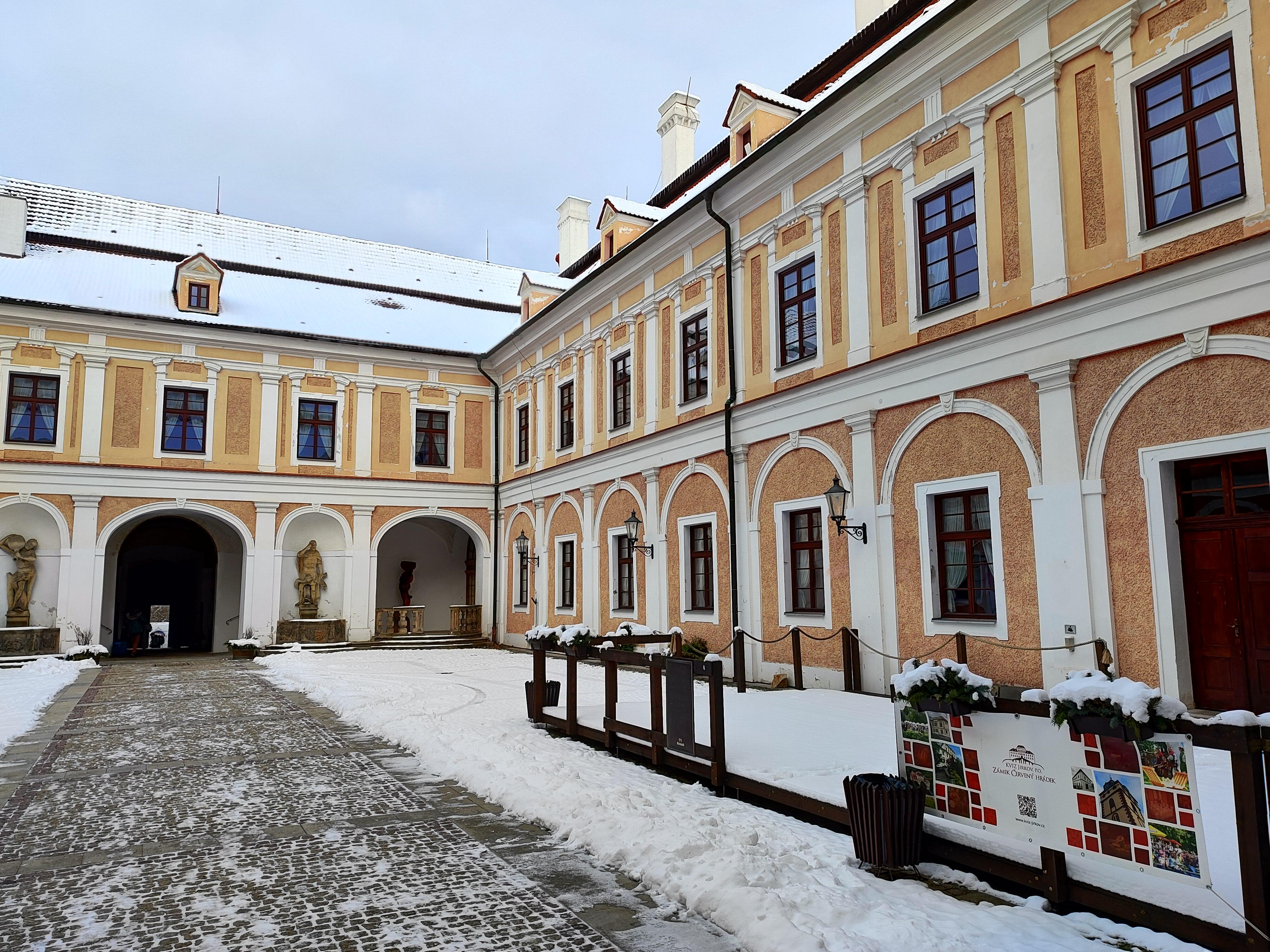 Zámecký hotel Červený Hrádek foto 6