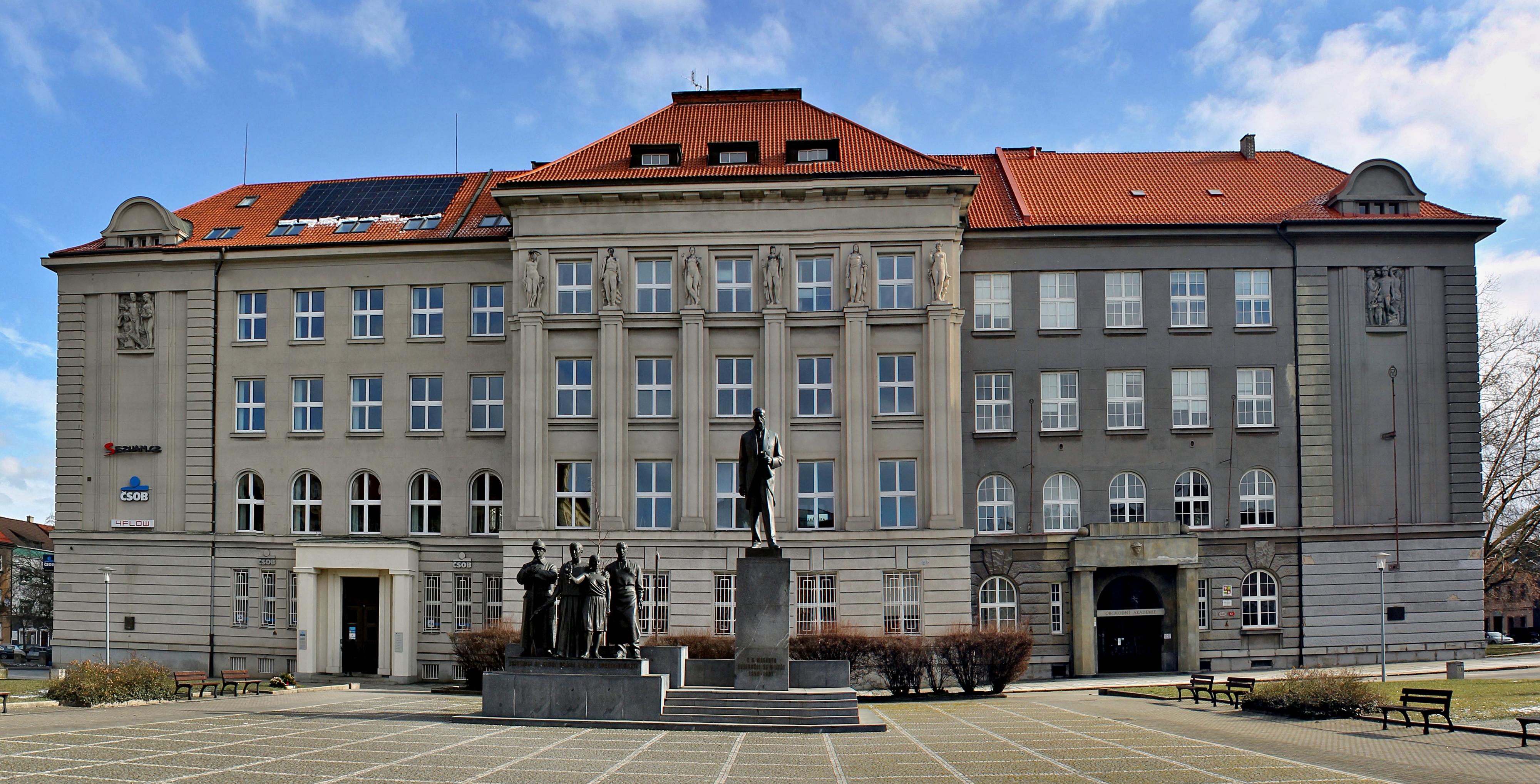 Obchodní akademie, Plzeň, náměstí T. G. Masaryka 13 foto 5
