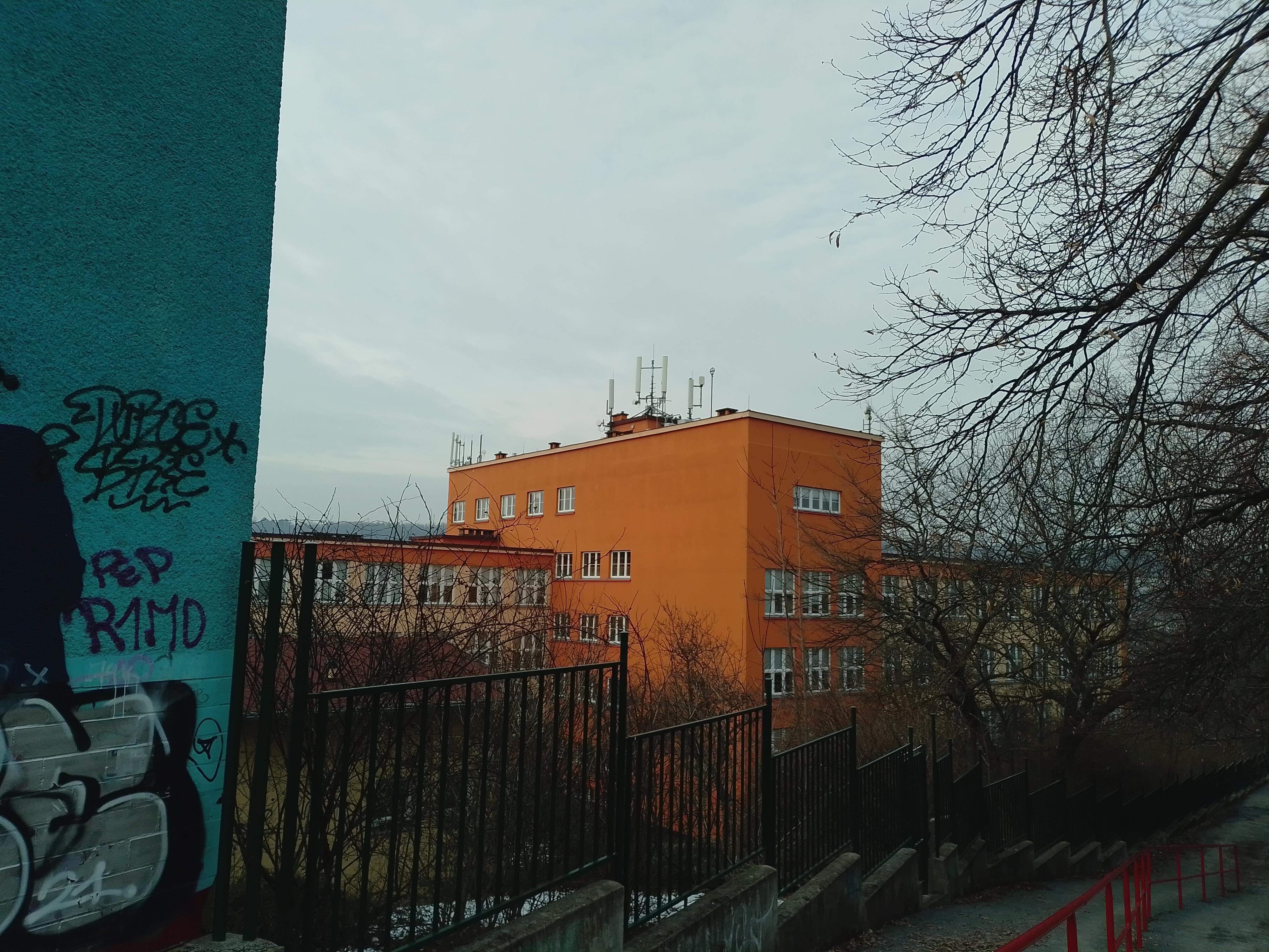 Gymnázium Praha 5, Nad Kavalírkou foto 2