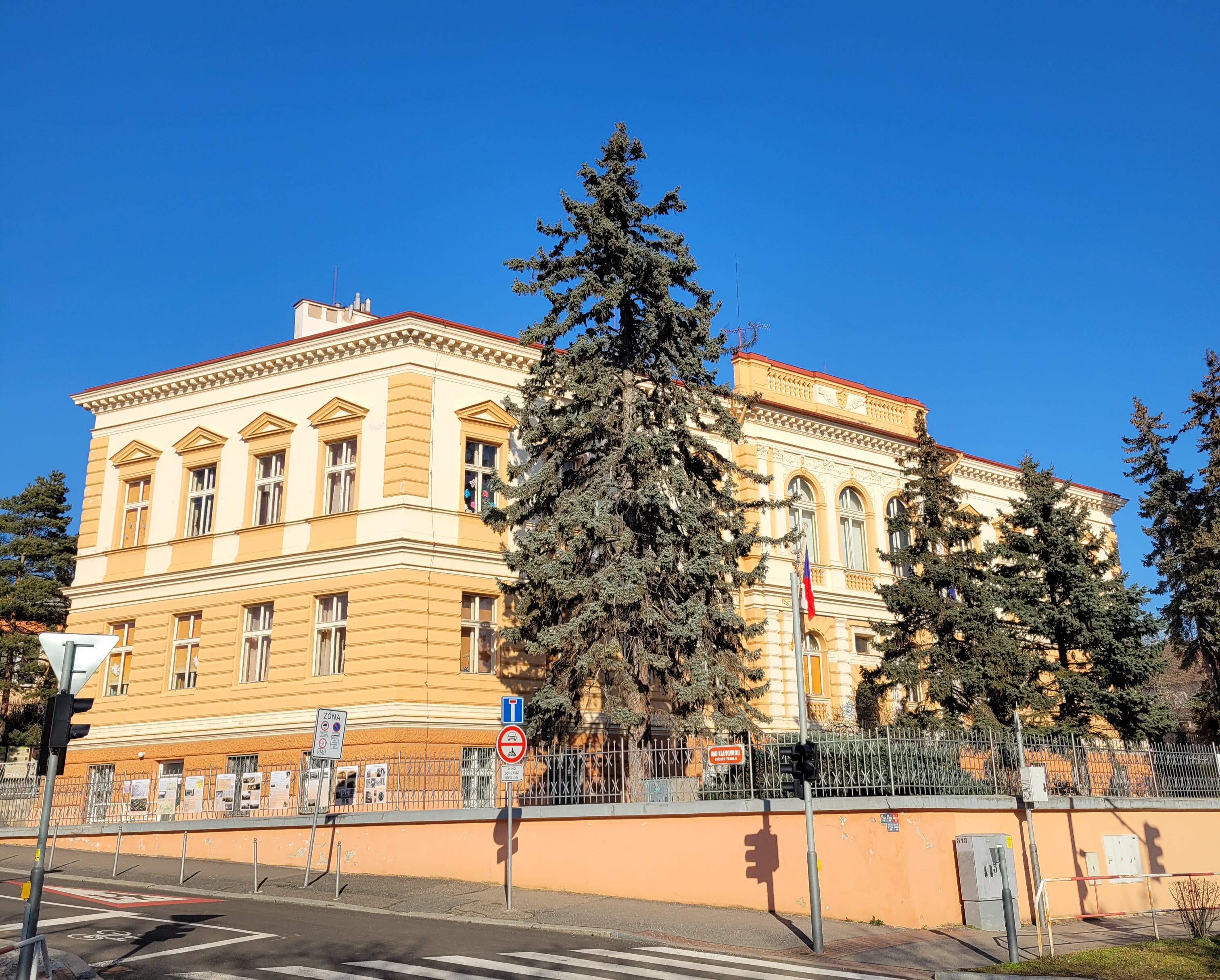 ZŠ Praha 5,  Podbělohorská foto 4