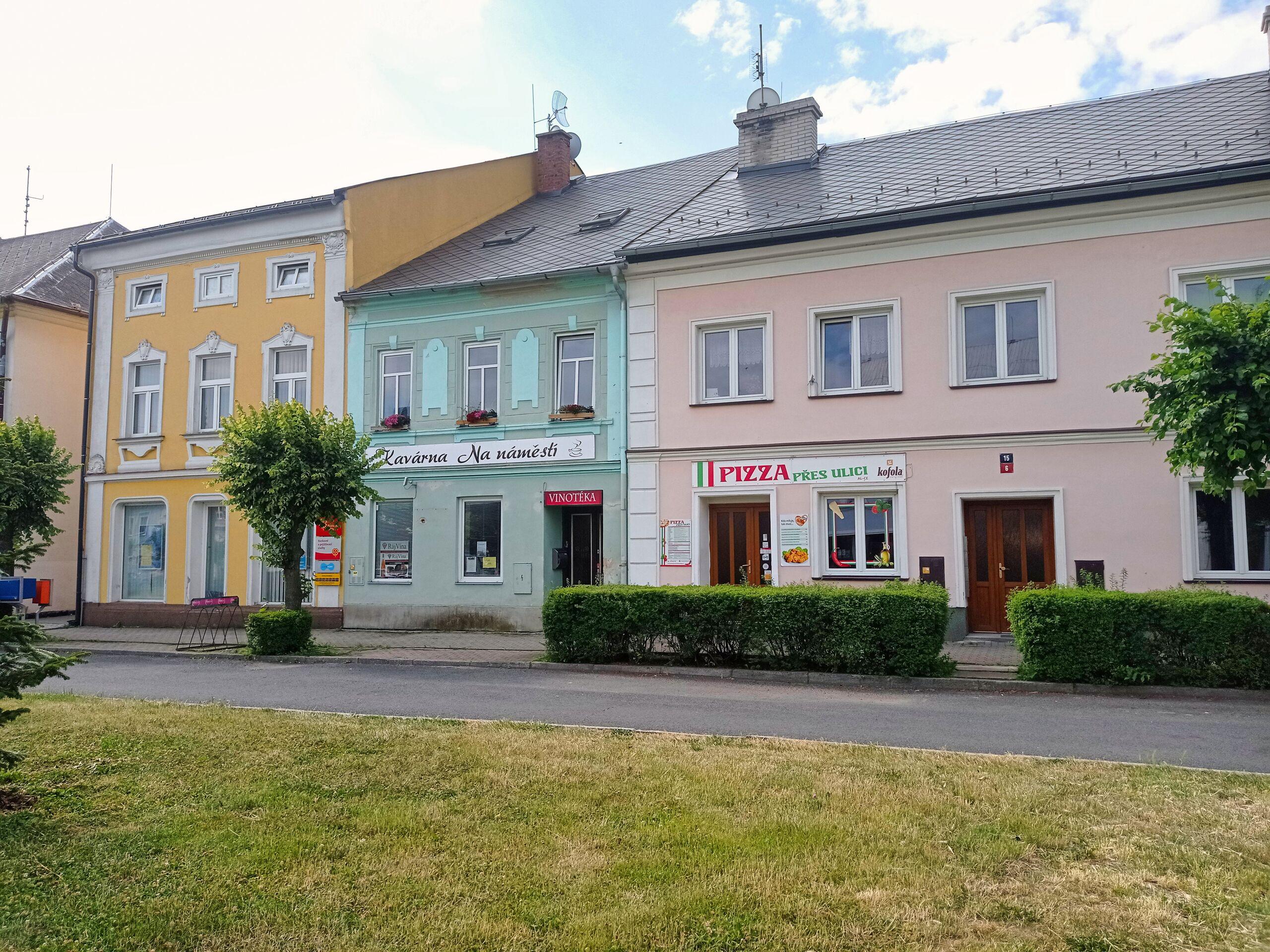 Pizza přes ulici foto 3