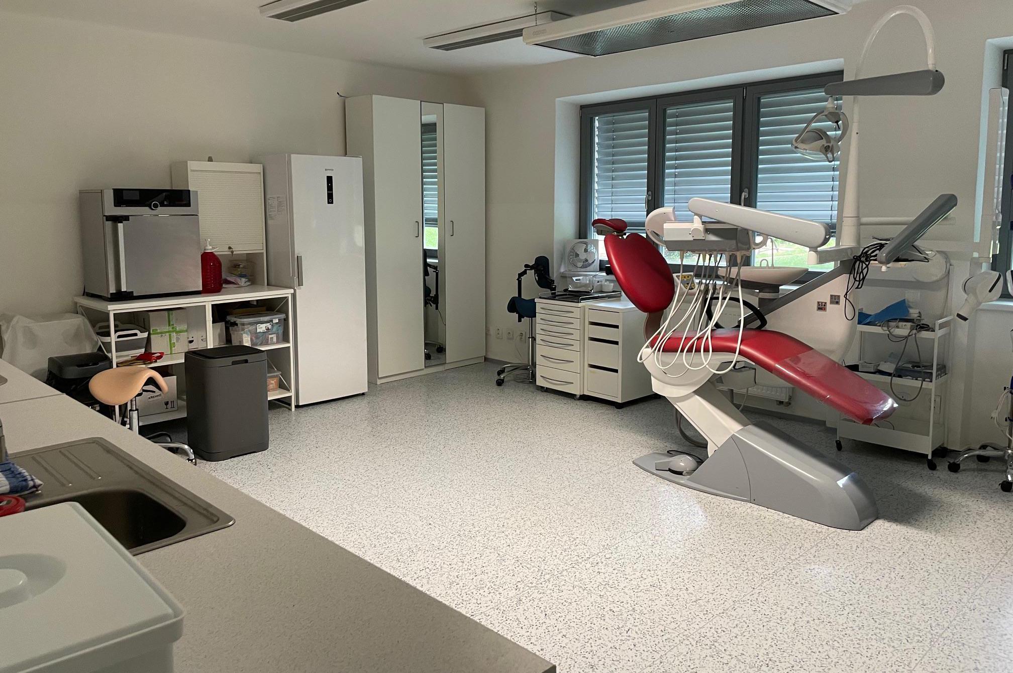 Dentální Hygiena - Lucie Hrášková DiS.