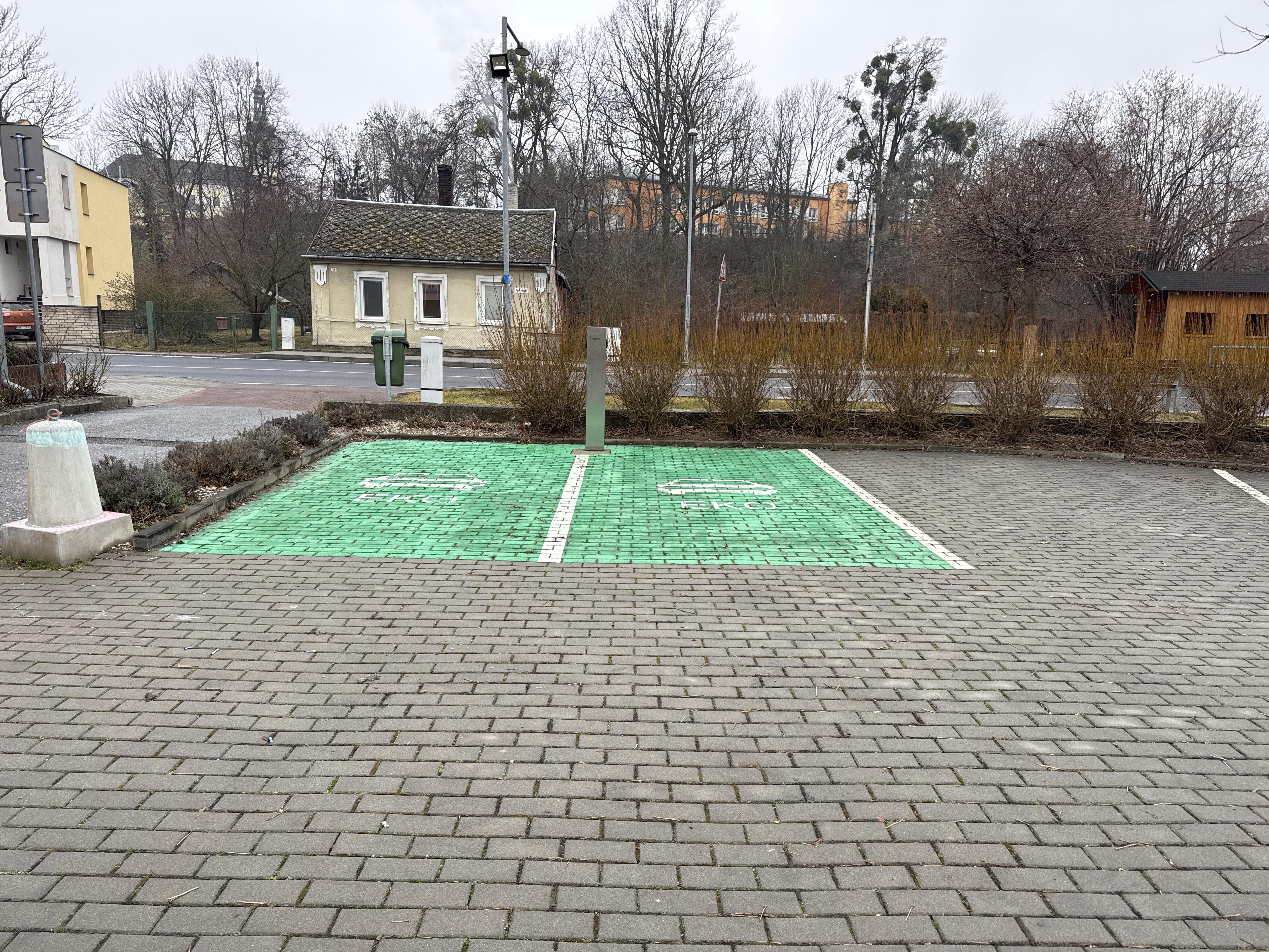 Kino Velký Týnec - nabíjecí stanice foto 2