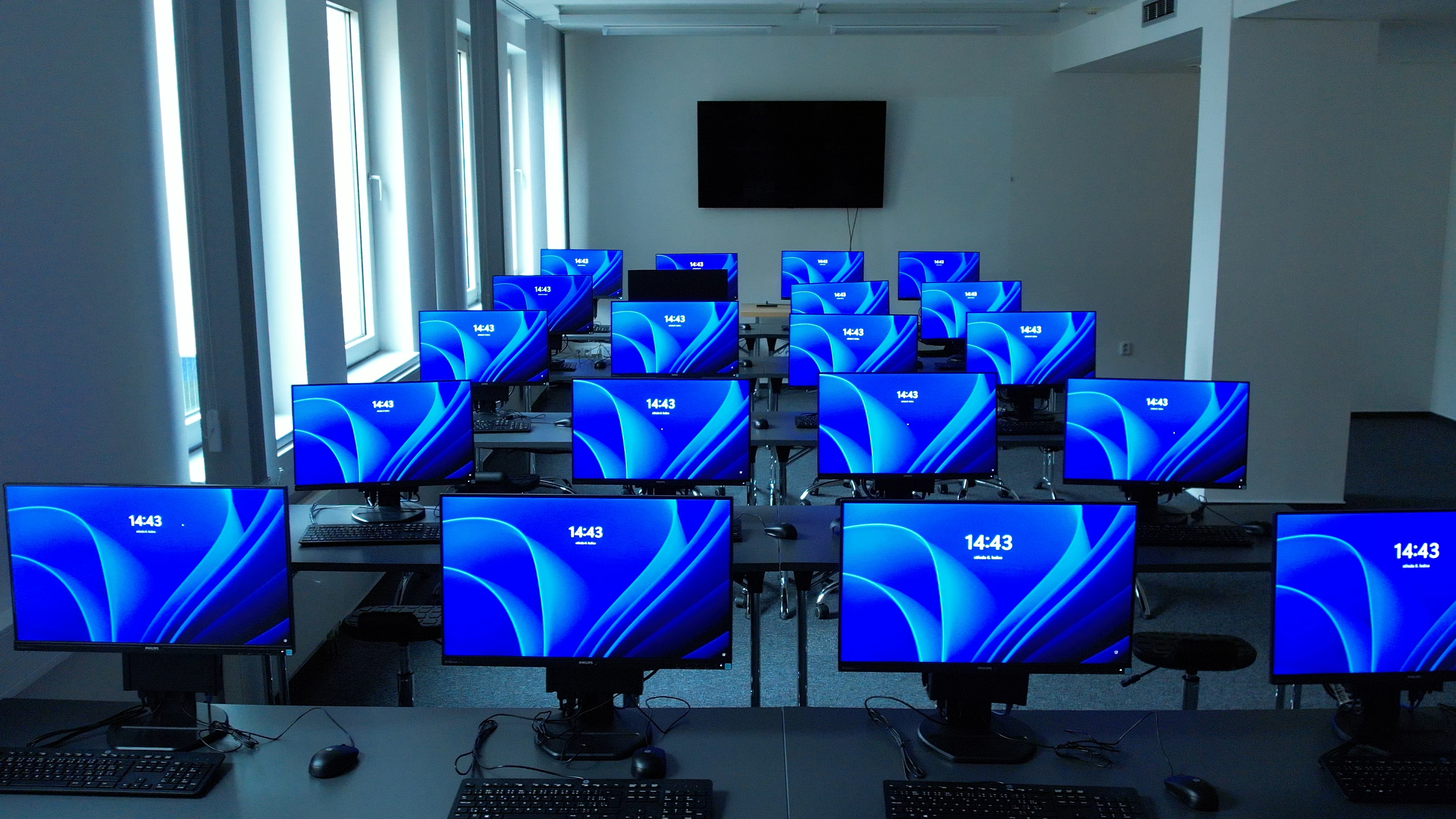 Gymnázium VICTORIA HIGH SCHOOL foto 2