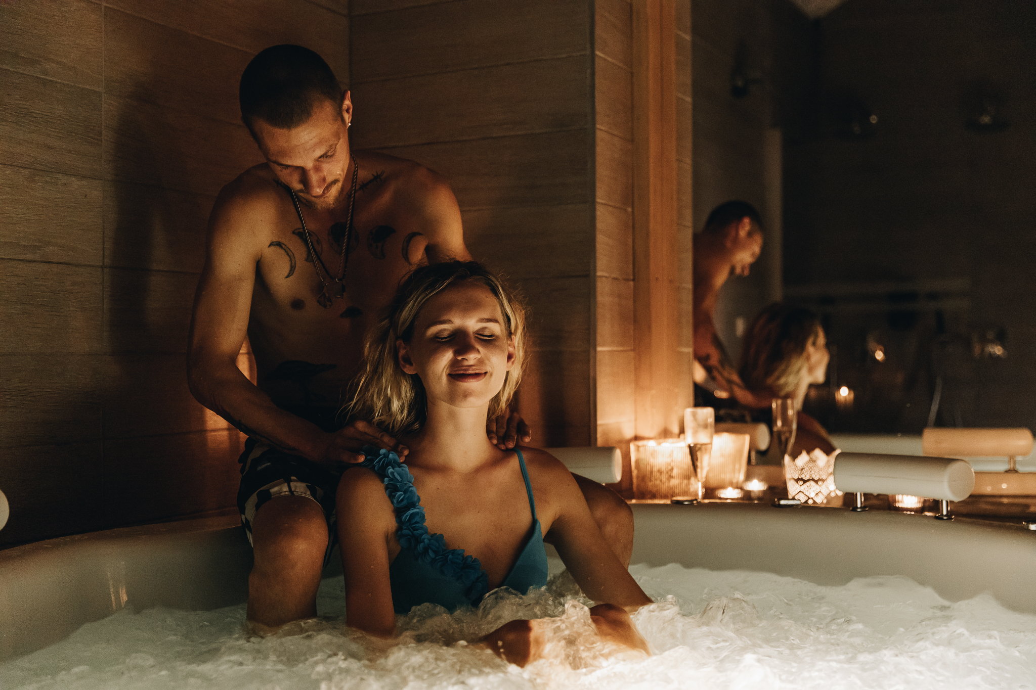 Aromatická vířivá koupel s bylinnými měšci