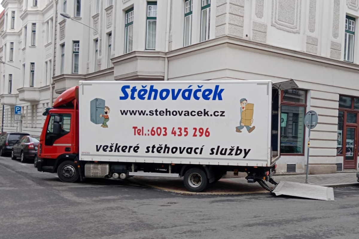 STĚHOVÁČEK, s.r.o.