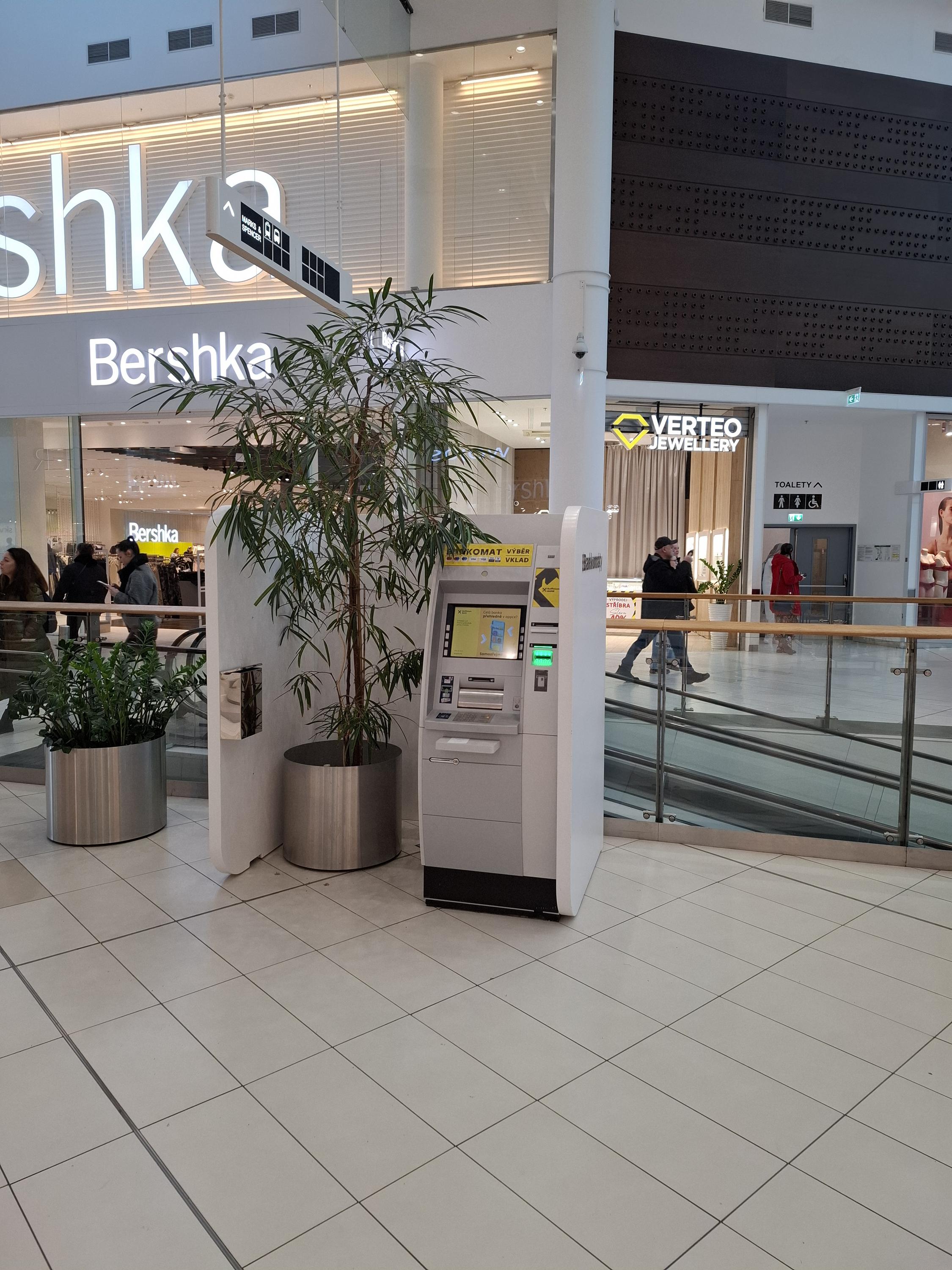 Raiffeisenbank - bankomat foto 2