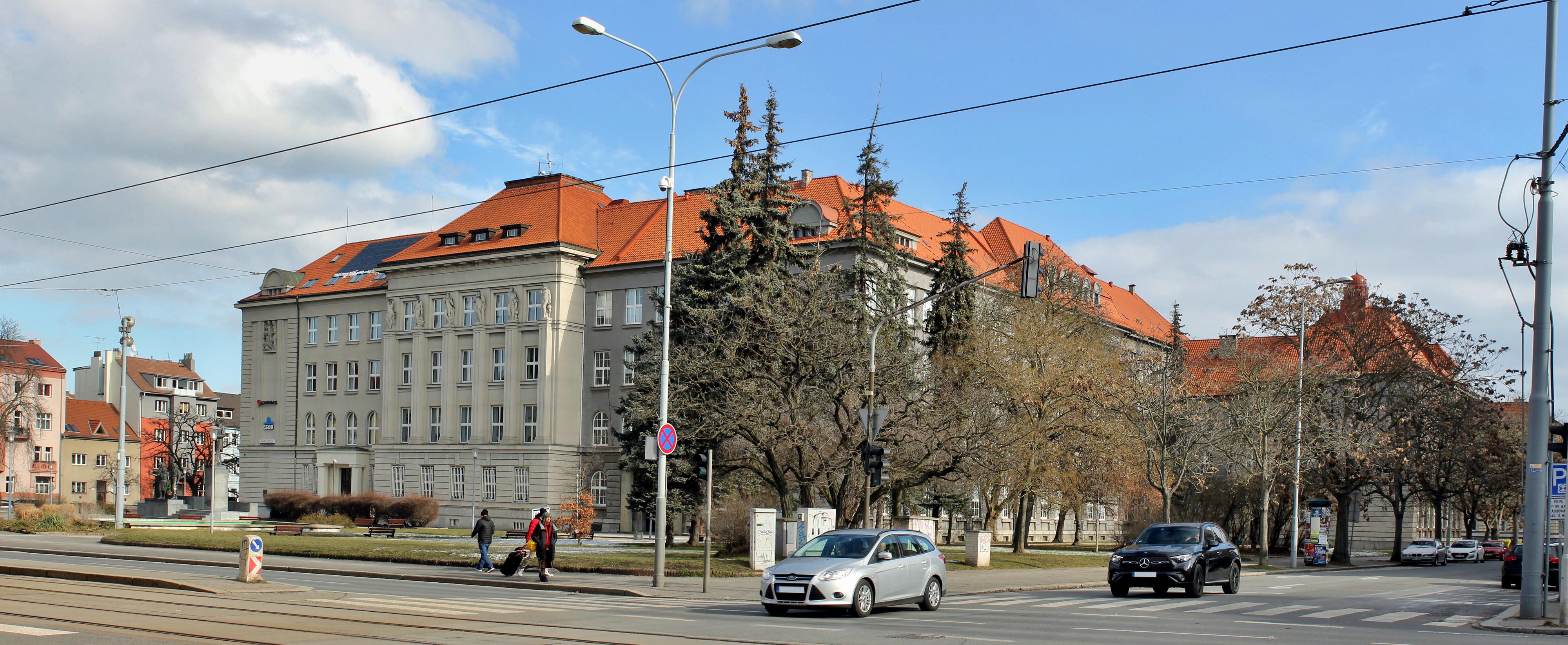 Obchodní akademie, Plzeň, náměstí T. G. Masaryka 13 foto 6