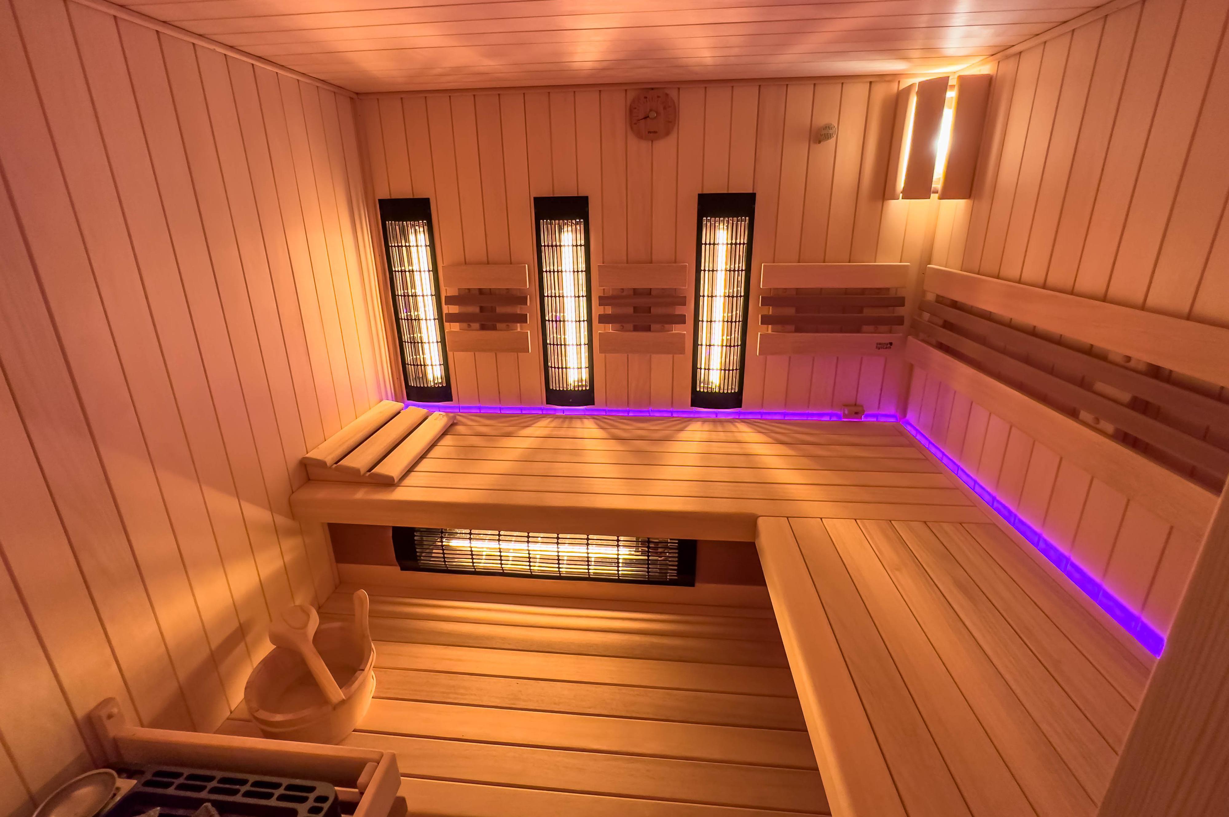 2 osoby/2 hod pracovní dny od 9 do 15