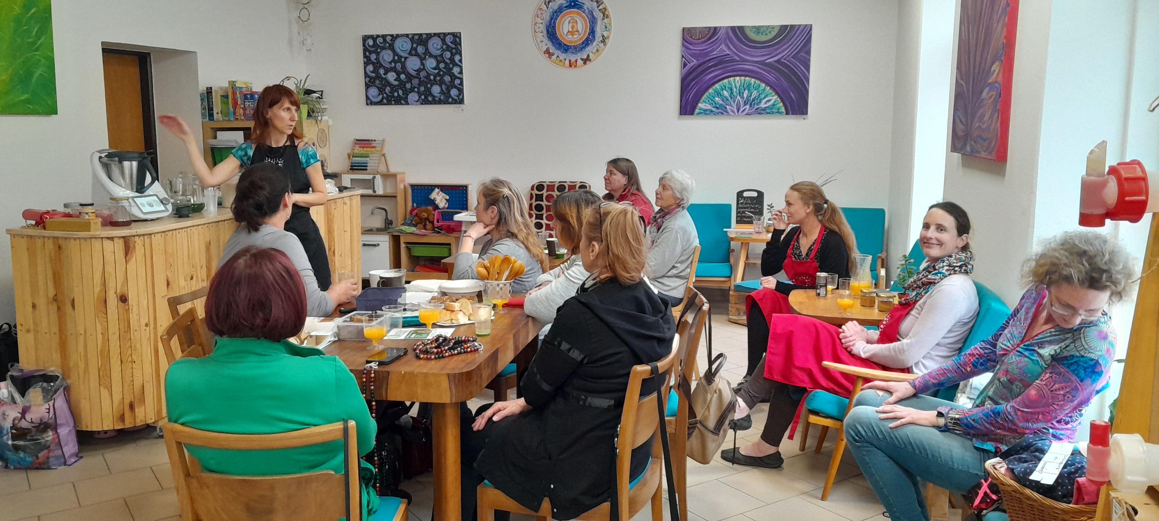 Cesta bez obalu s kavárnou a čajovnou Slunečnice foto 2