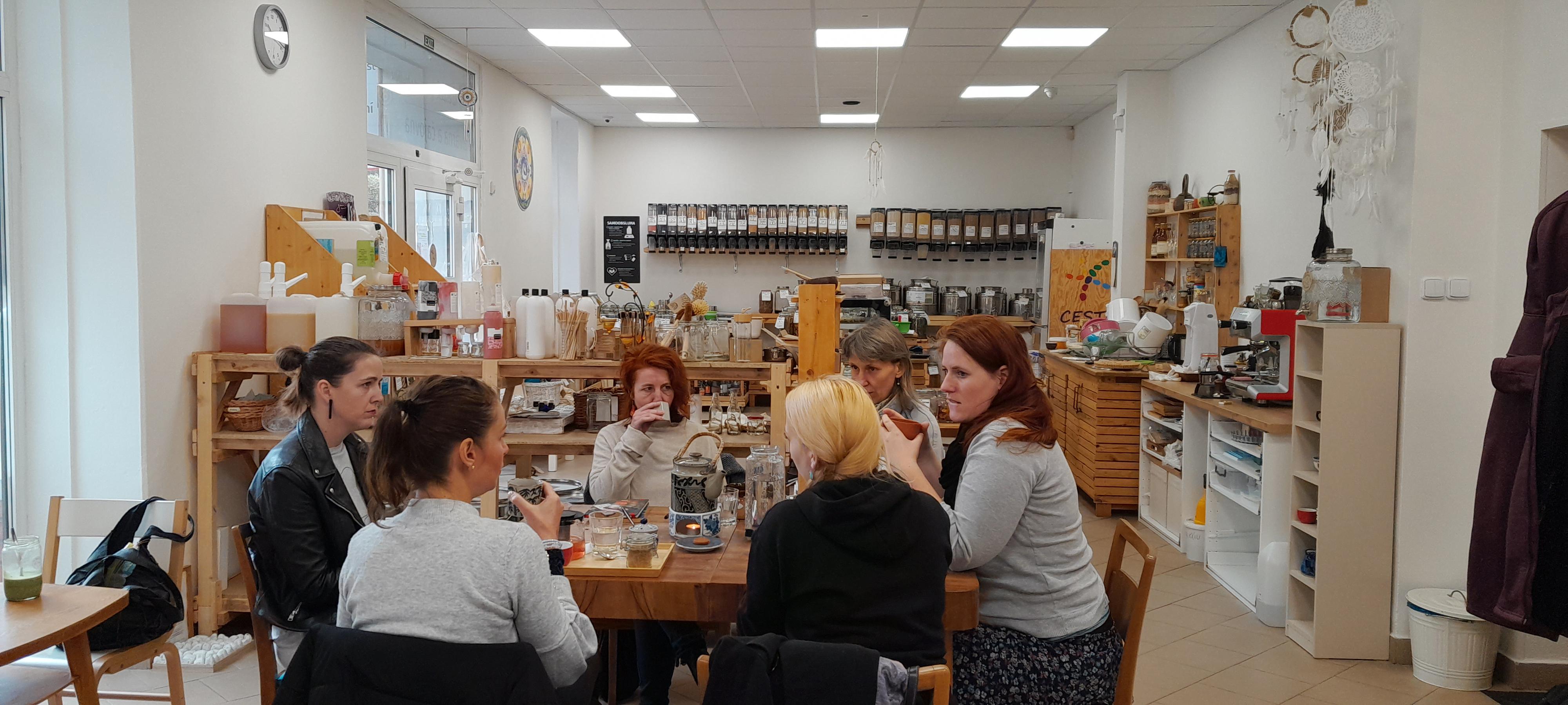 Cesta bez obalu s kavárnou a čajovnou Slunečnice foto 3