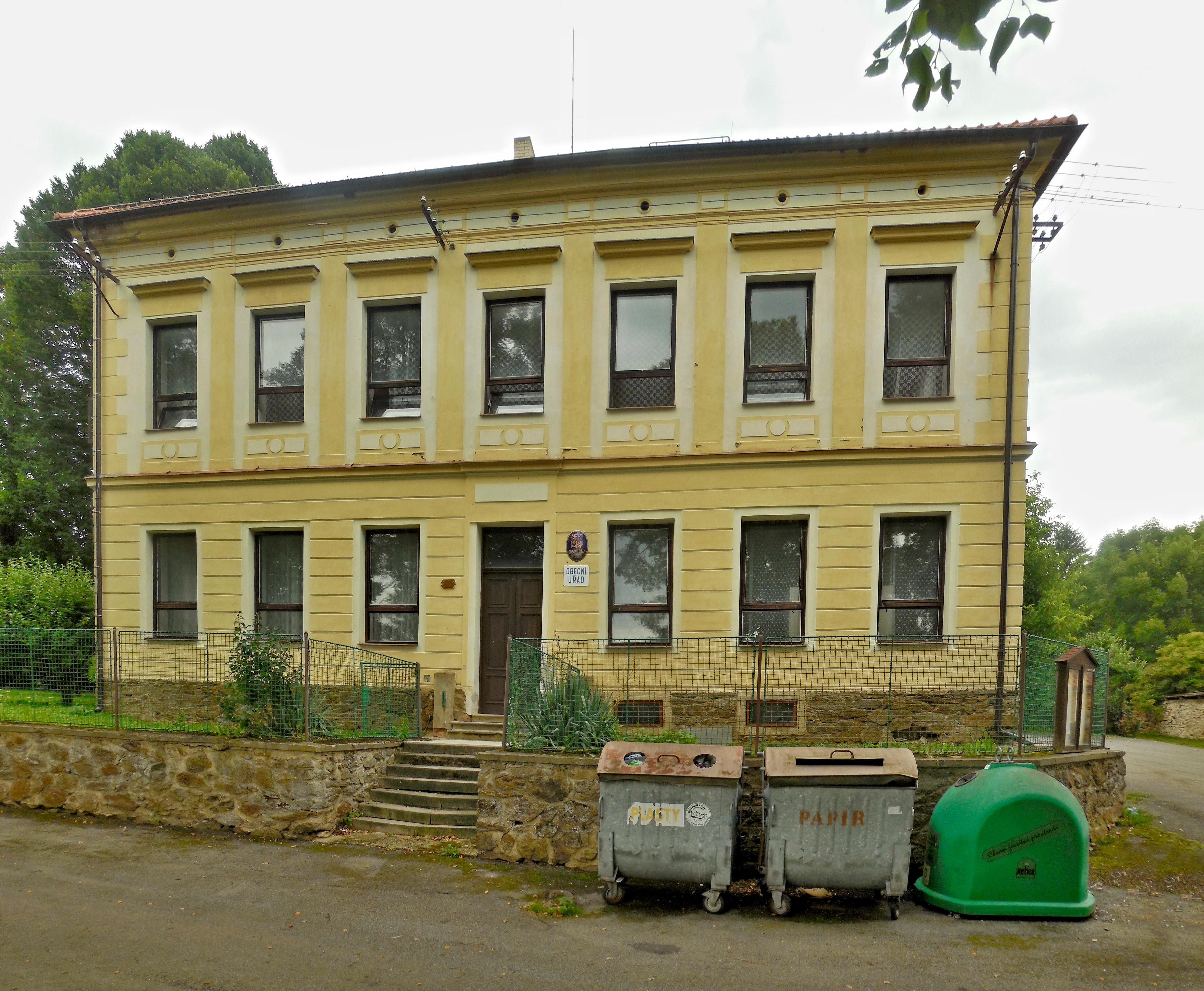 Chýstovice - obecní úřad foto 2
