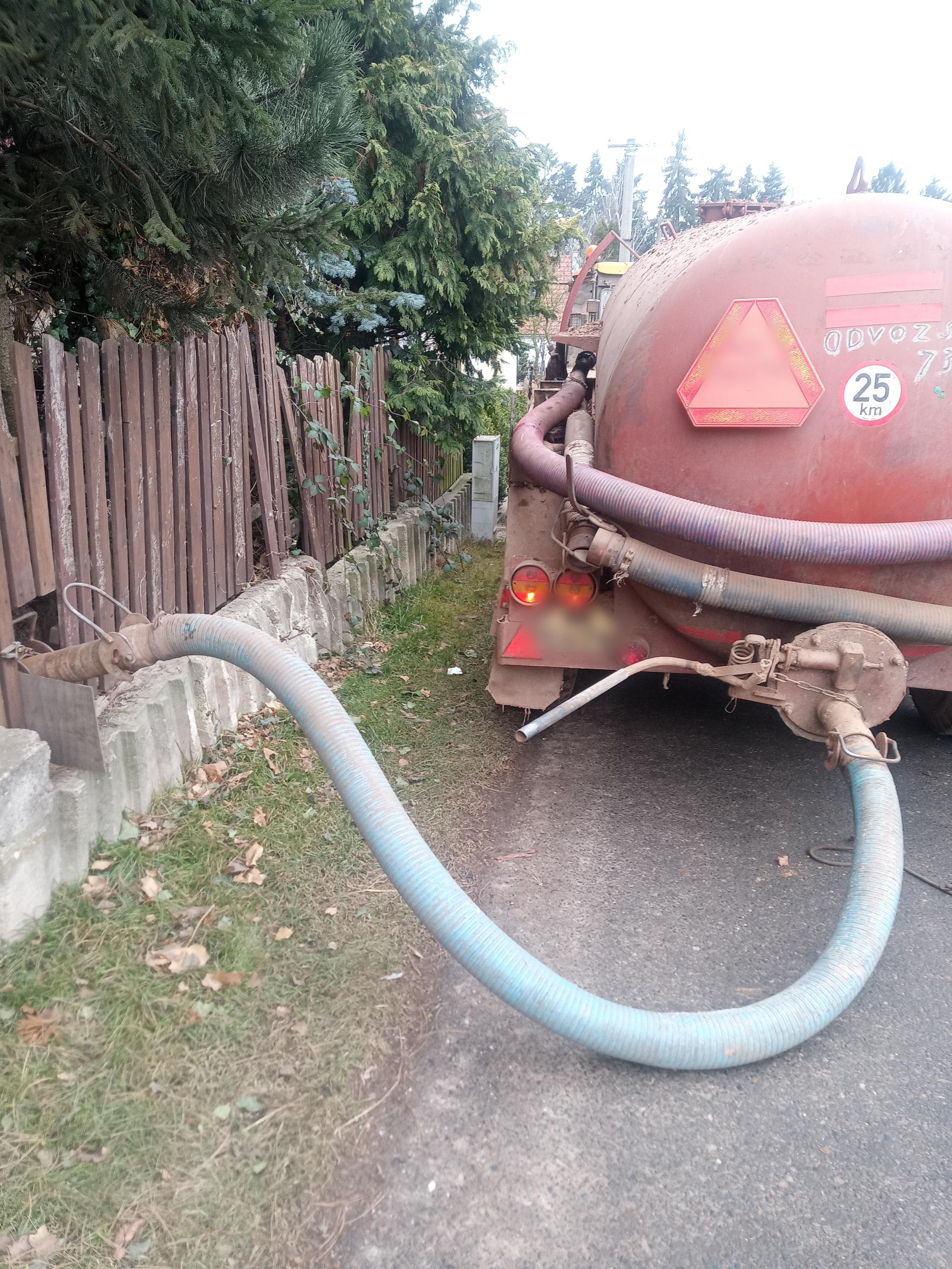 Služby s fekálním vozem Ivana Ratzková foto 3