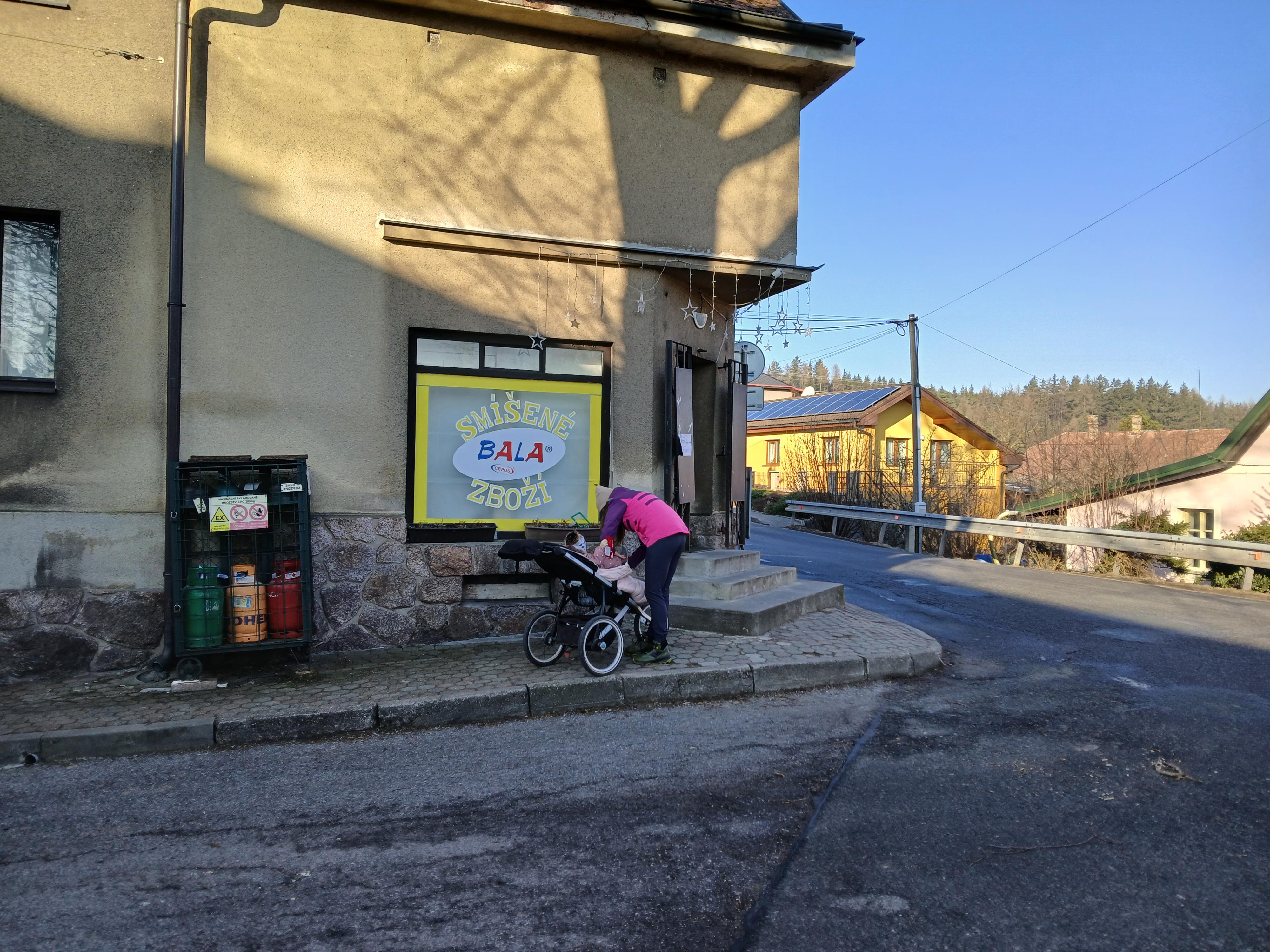 Potraviny na rohu foto 3