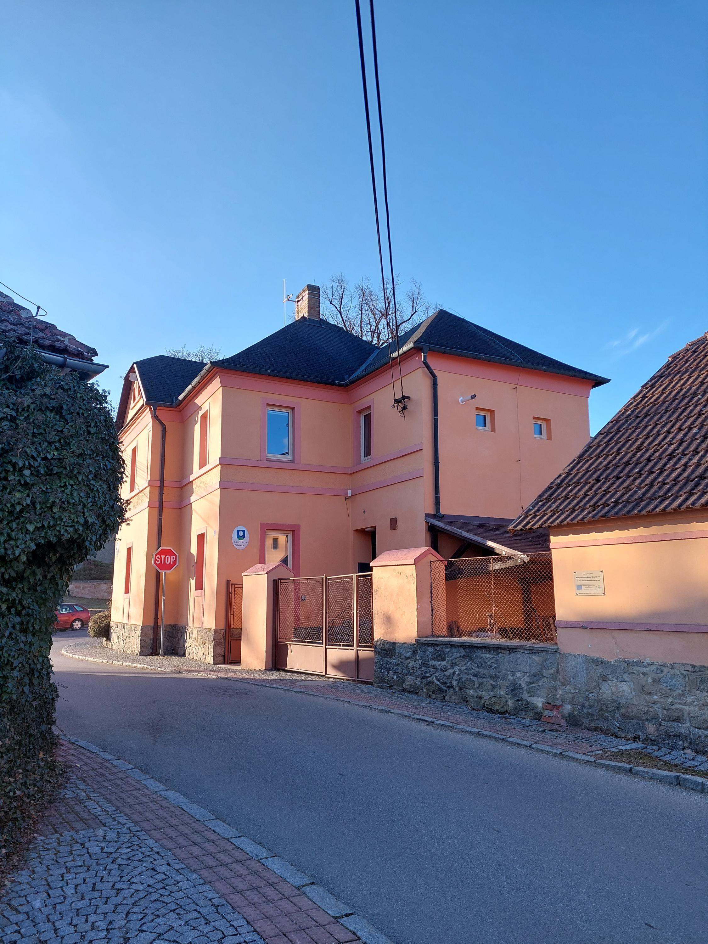 Chanovice - obecní úřad foto 1