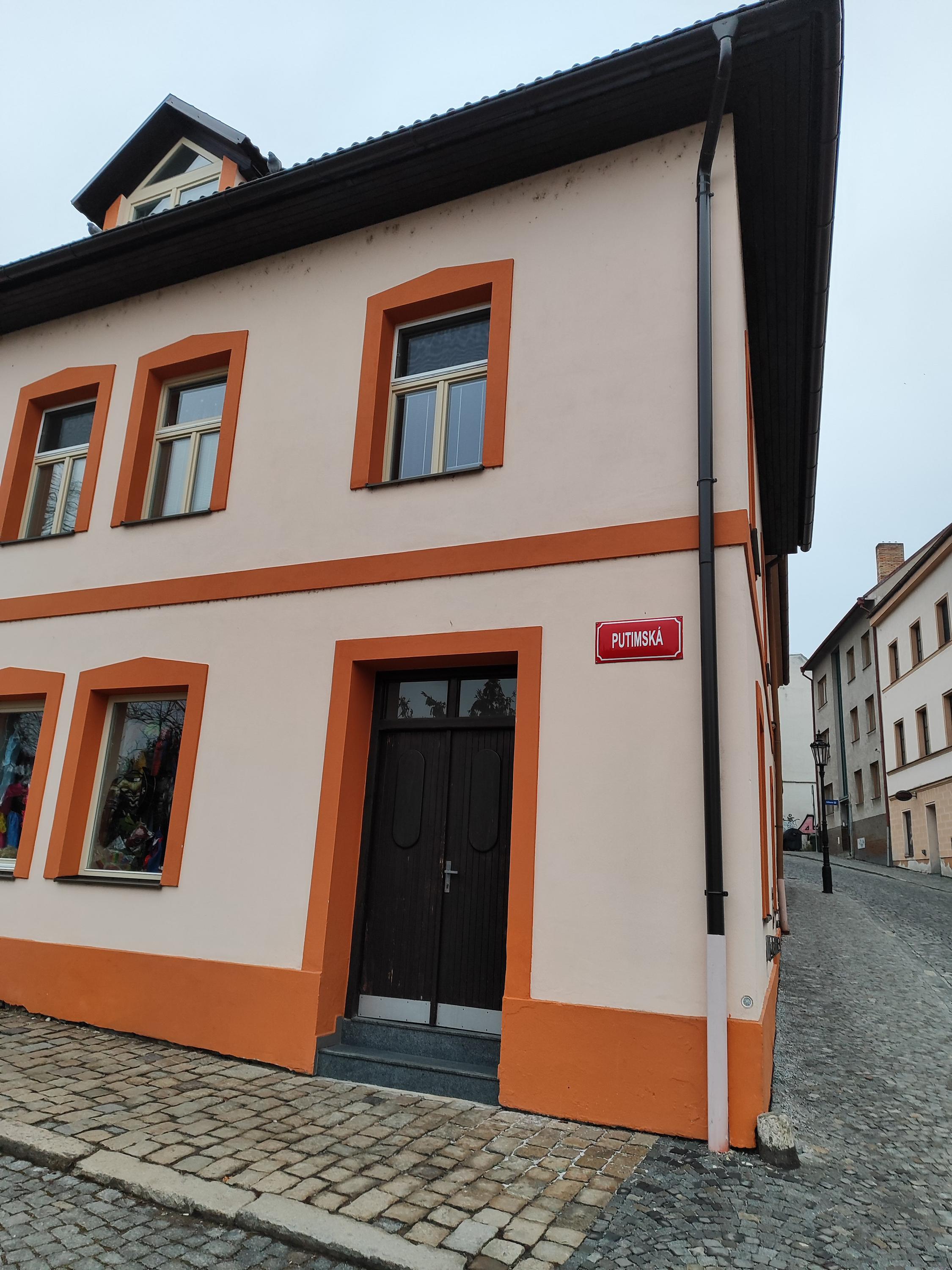 Prodej oblečení Lucie Kolpeková foto 2