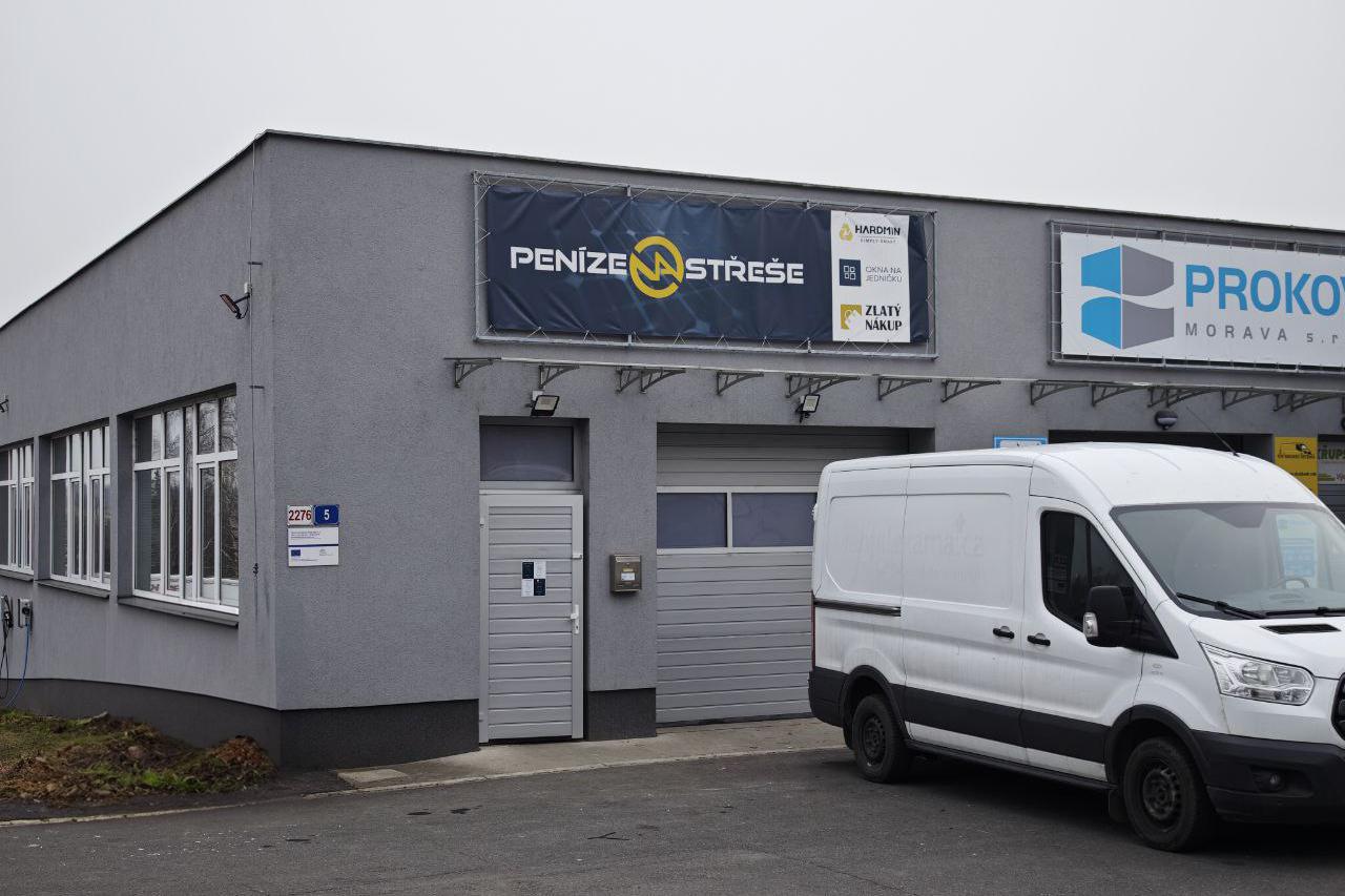 PENÍZE NA STŘEŠE foto 1