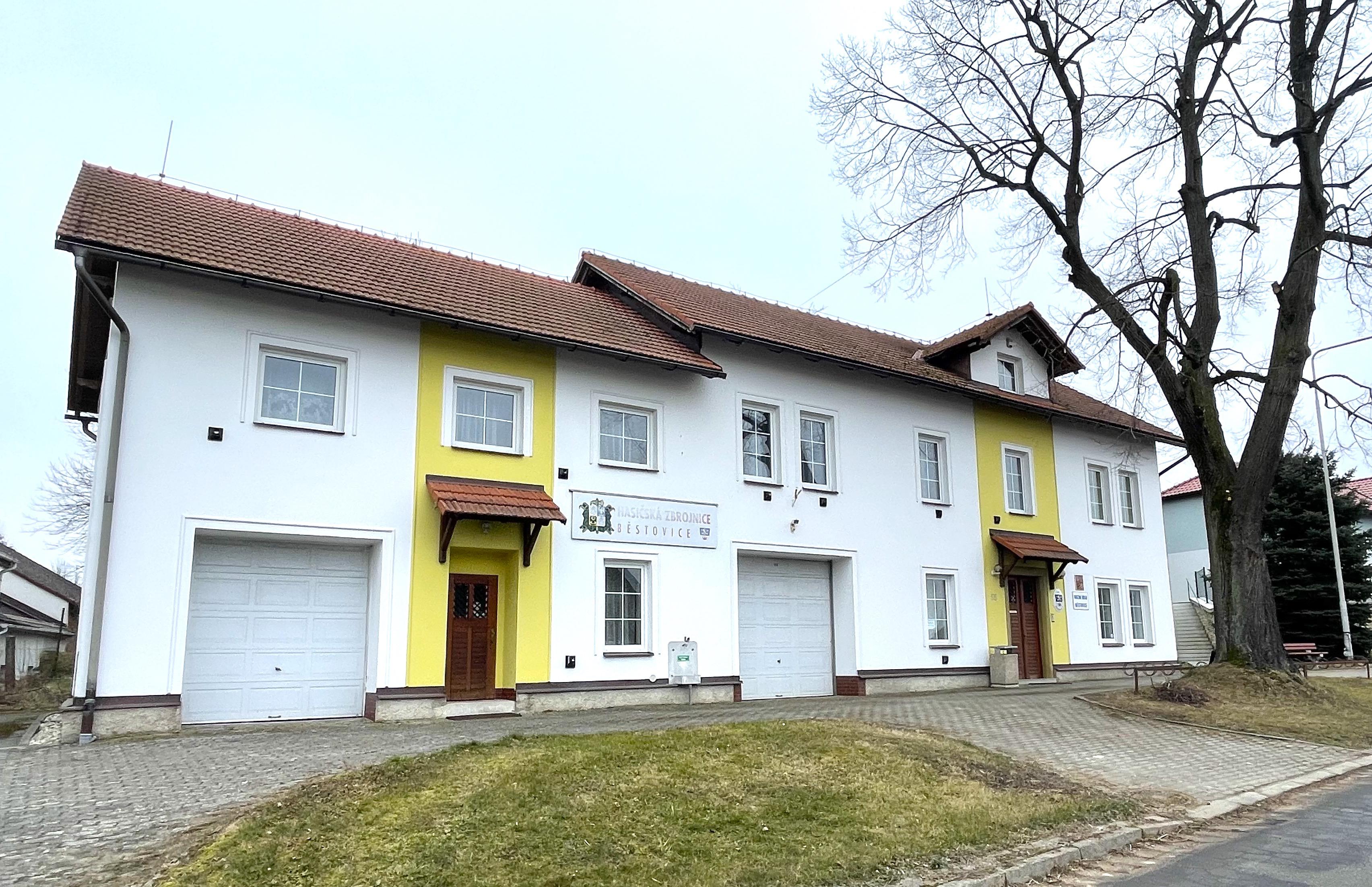 Běstovice - obecní úřad foto 3