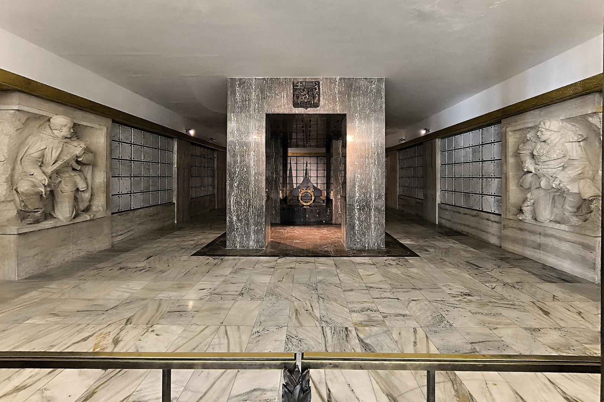 Národní památník na Vítkově s hrobem Neznámého vojína