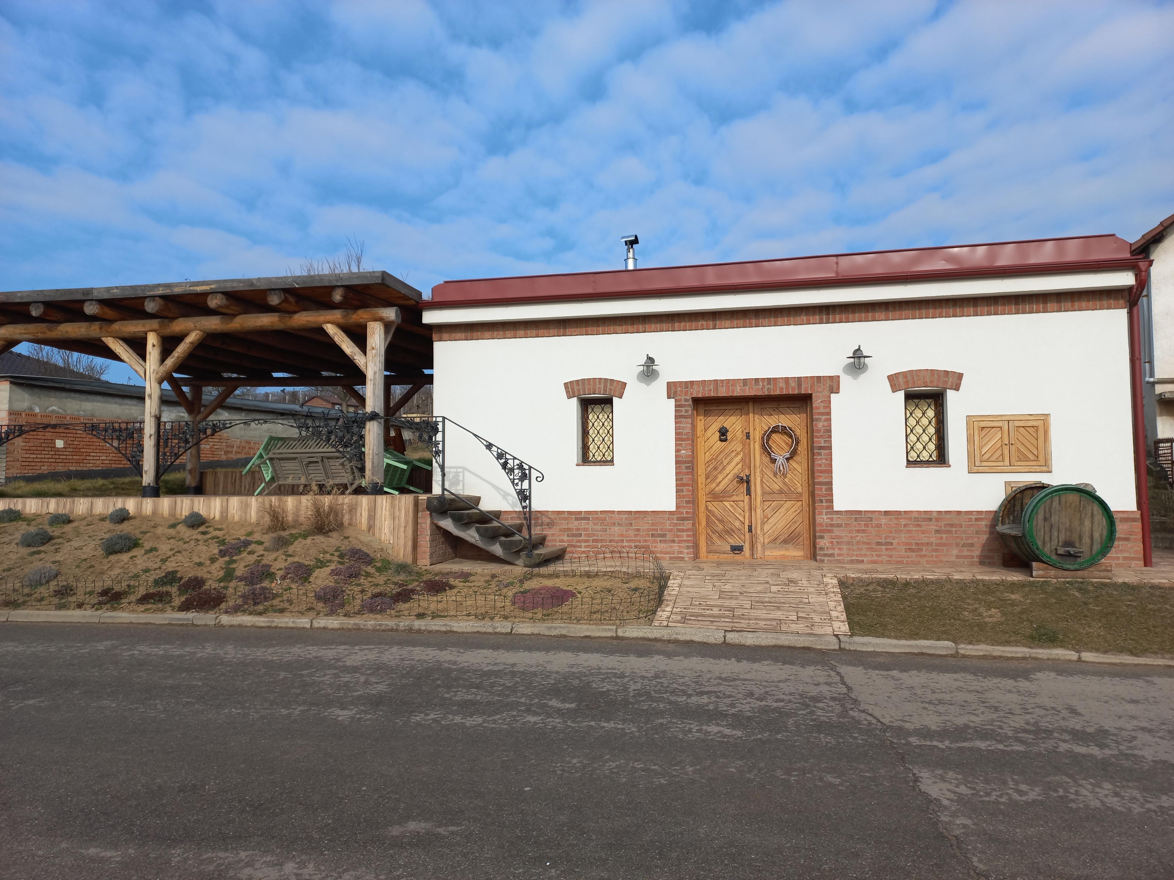 Vinařství Ostrezi - vinný sklep foto 2