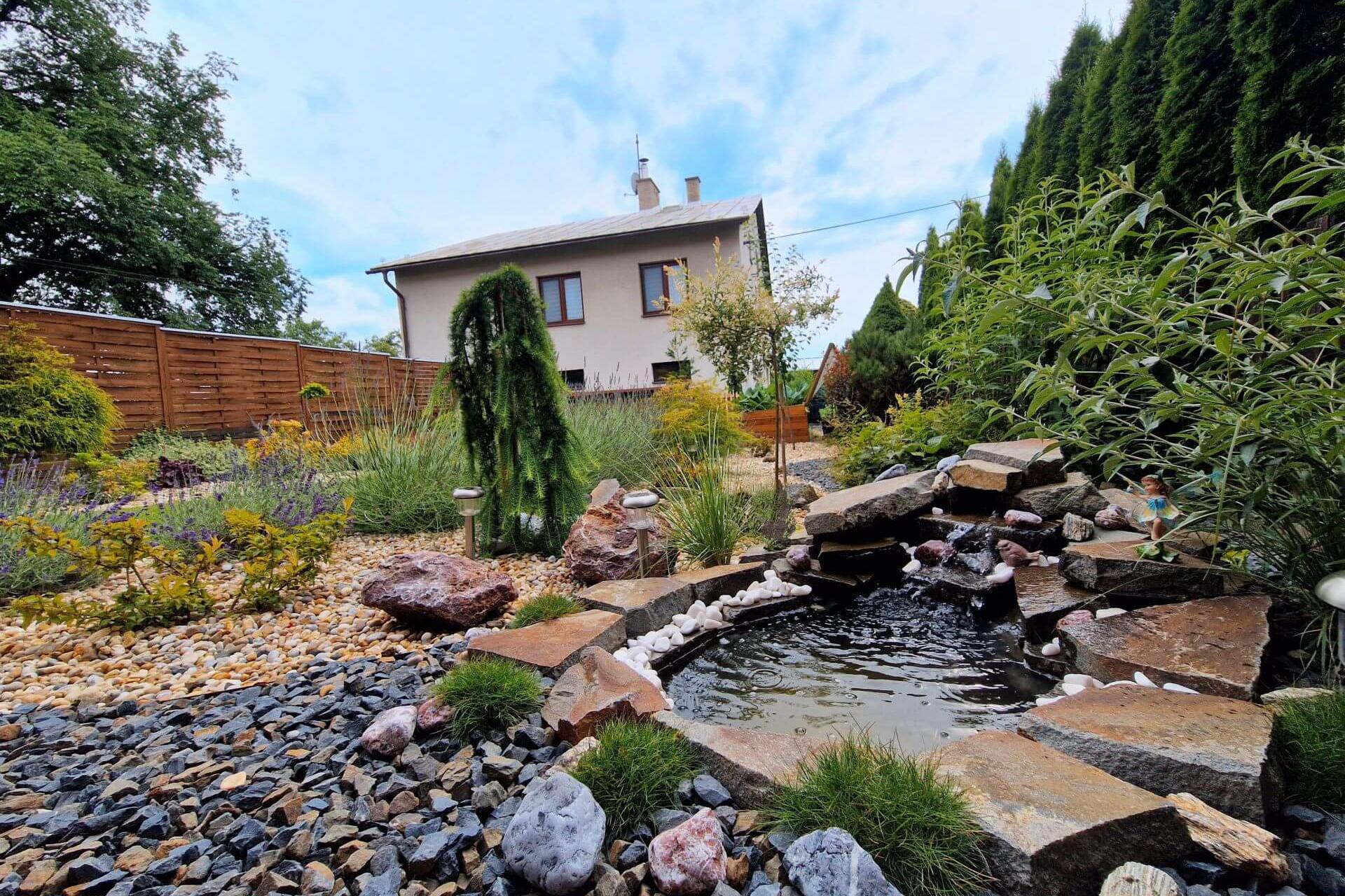 Zahradní jezírka a další vodní stavby