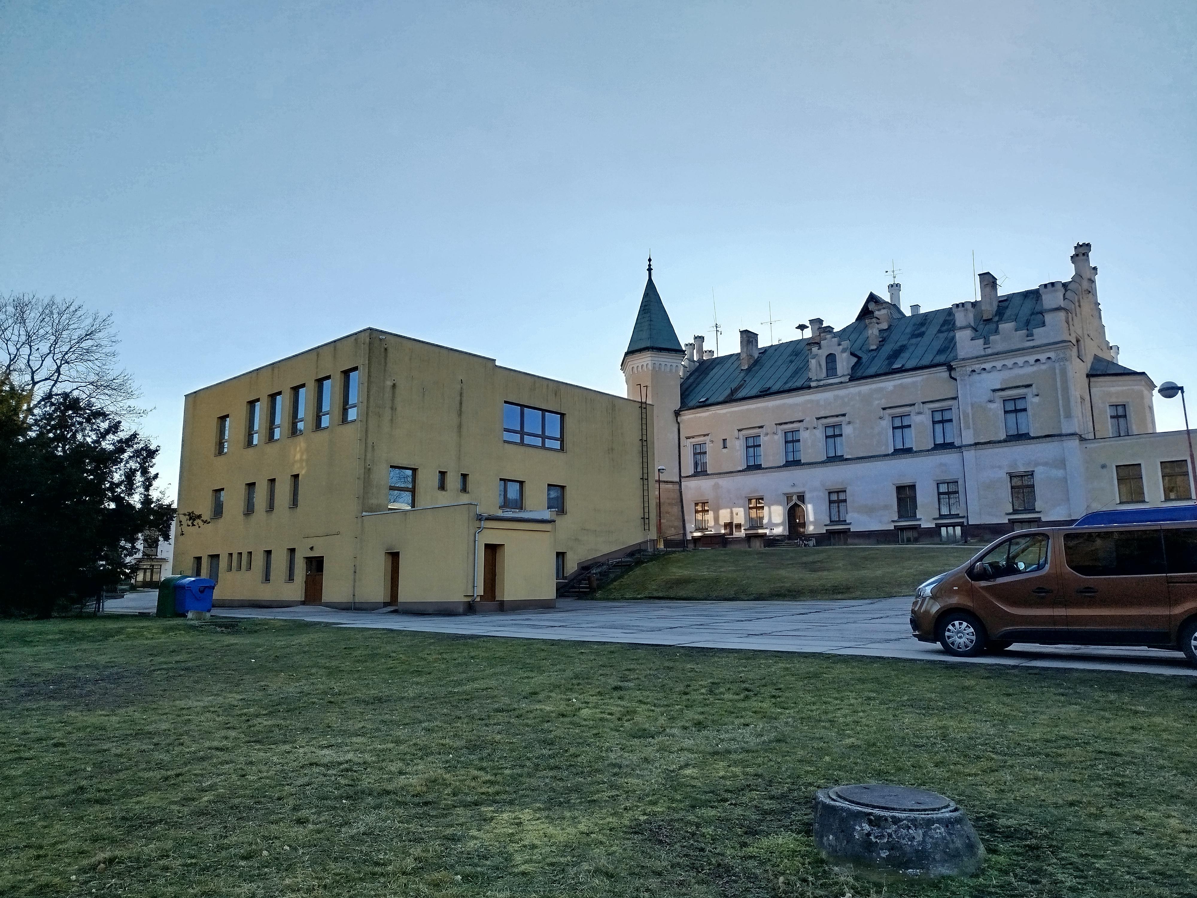 Střední škola technická a řemeslná, Hlušice foto 2