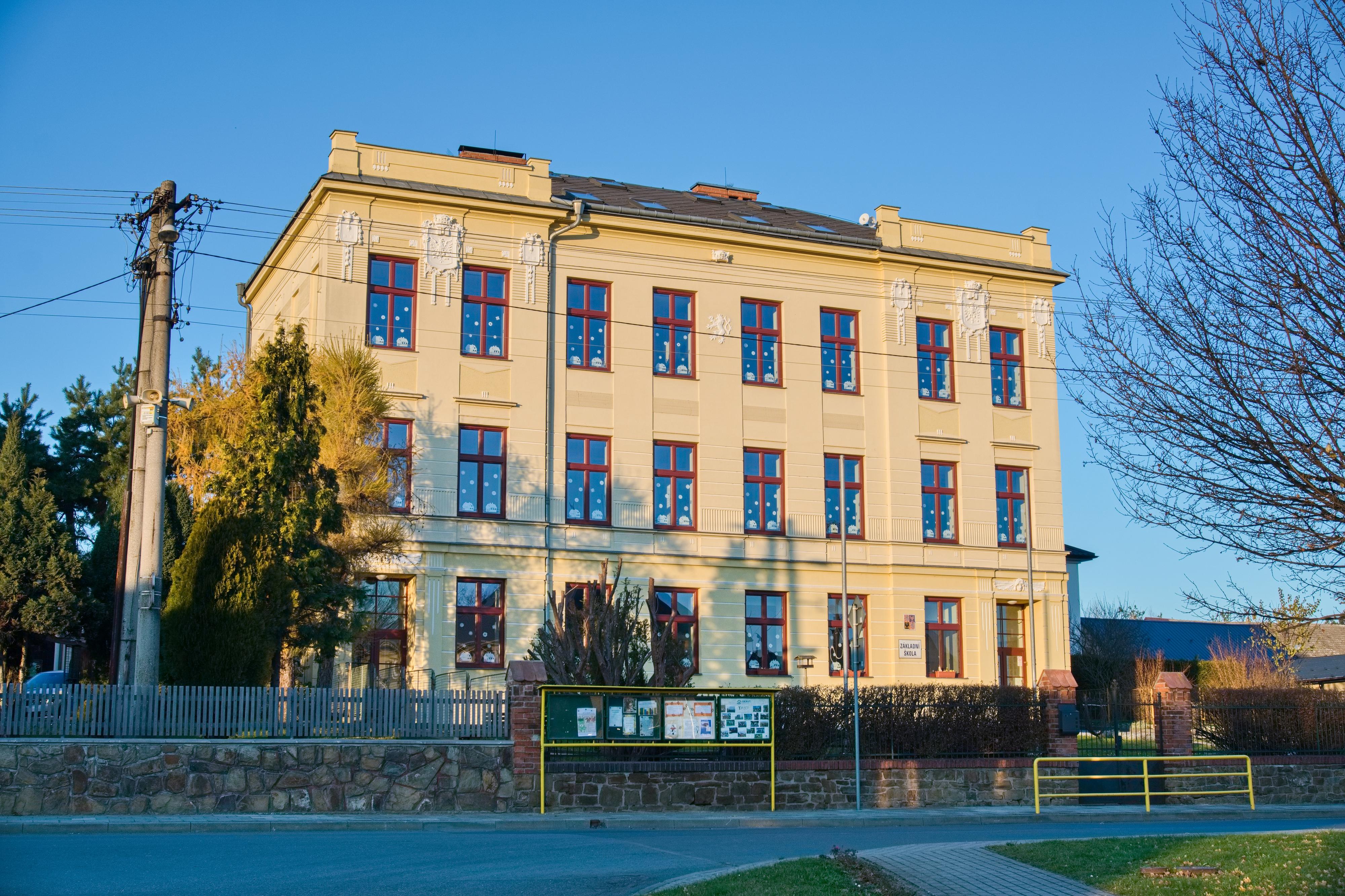 ZŠ a MŠ Dolní Životice foto 2