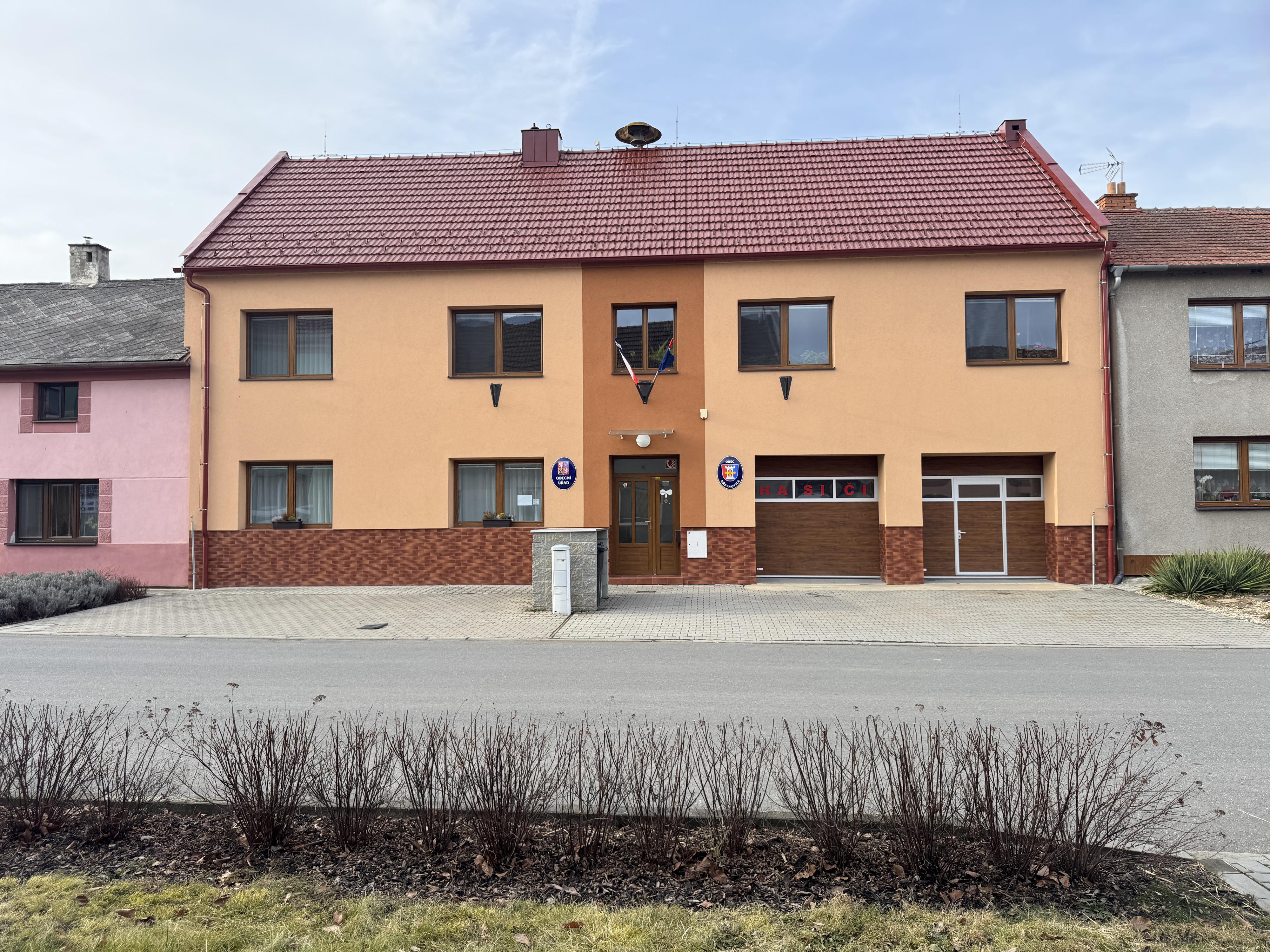 Dřevnovice - obecní úřad foto 2
