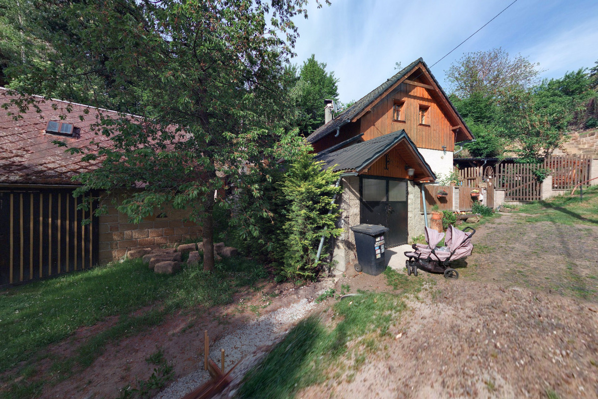 Dobíjecí stanice - Vinotéka a pivotéka ve skále