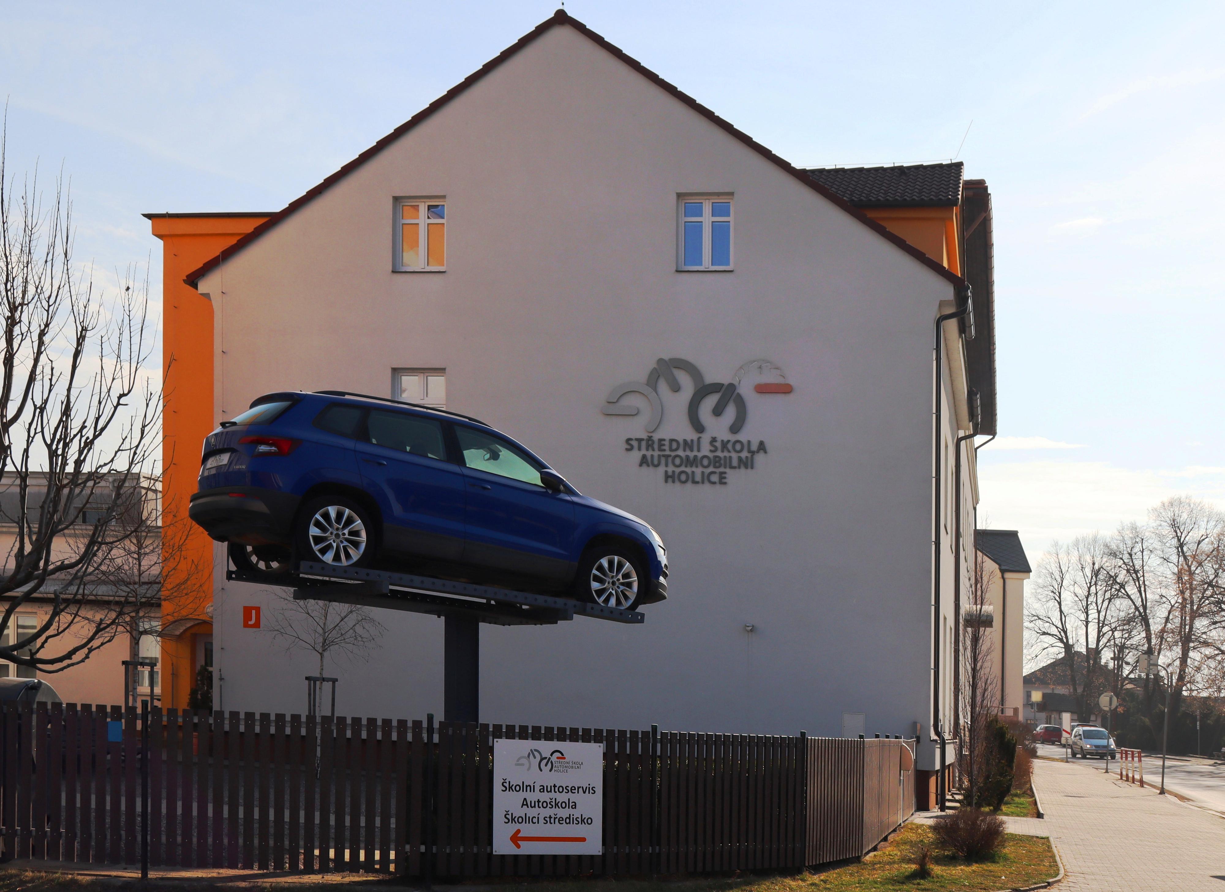 Střední škola automobilní Holice foto 5