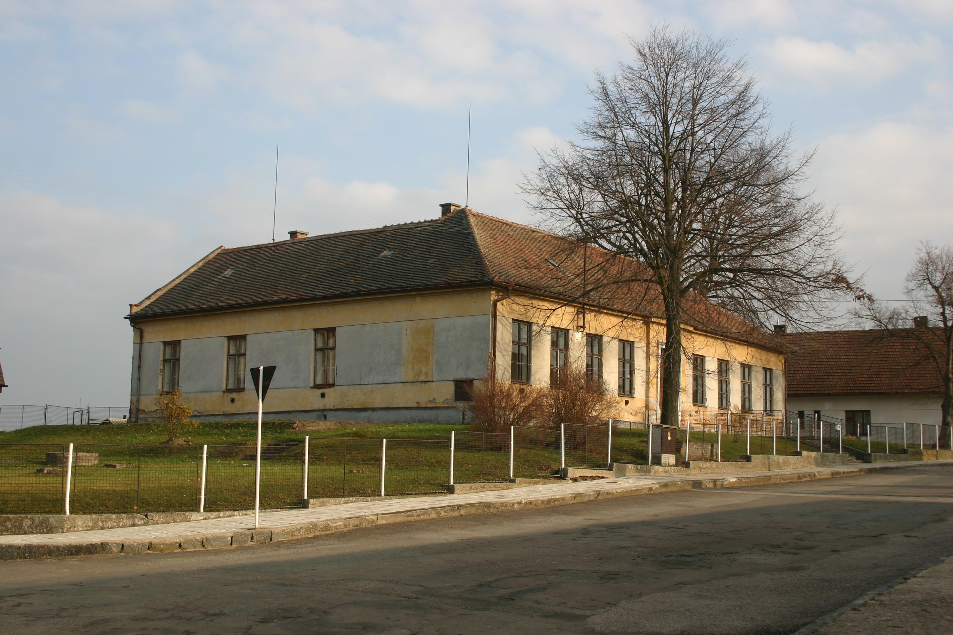 Újezd - obecní úřad foto 3