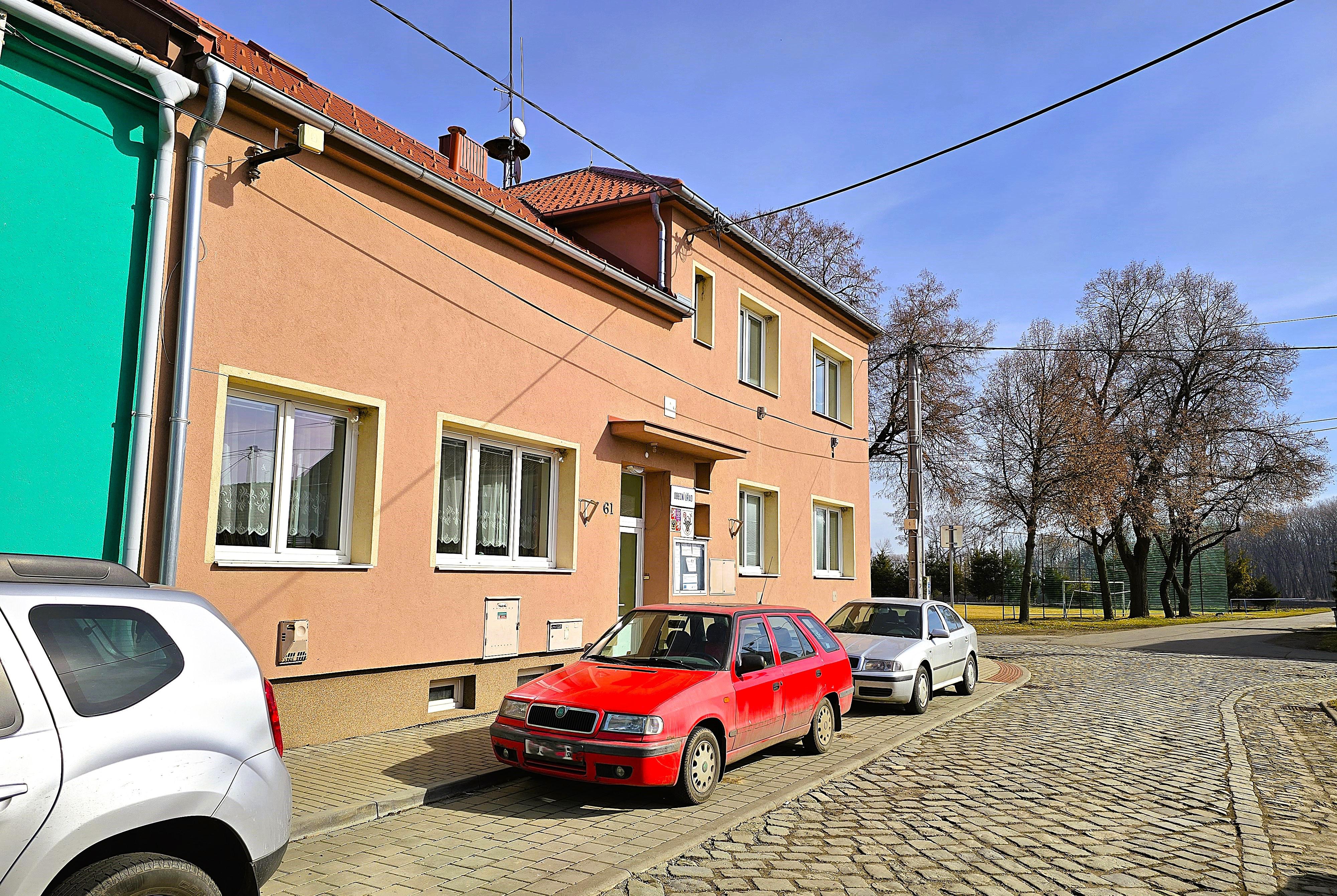 Biskupice - obecní úřad foto 4